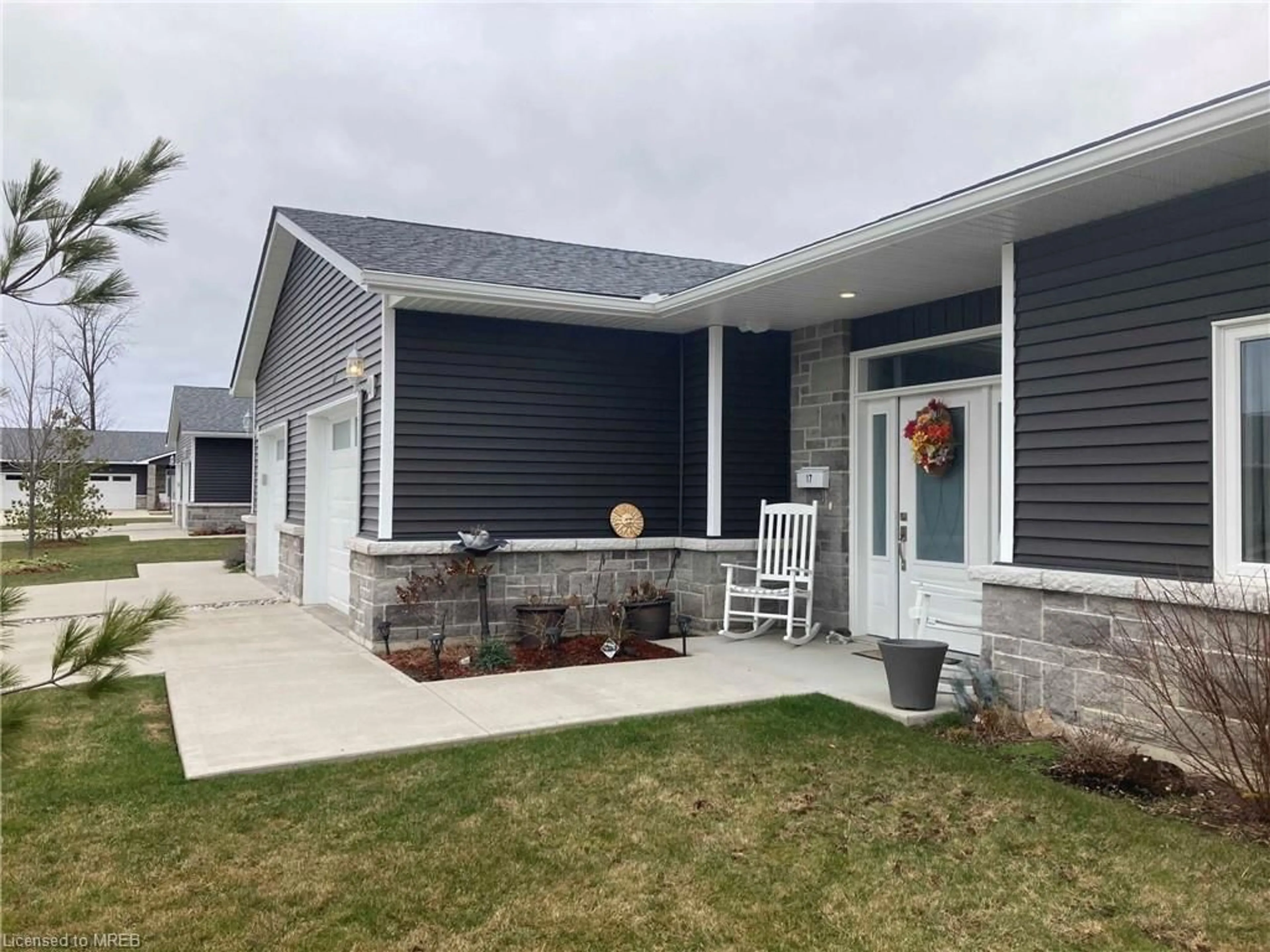 Home with vinyl exterior material for 2380 9th Ave #17, Owen Sound Ontario N4K 3H5