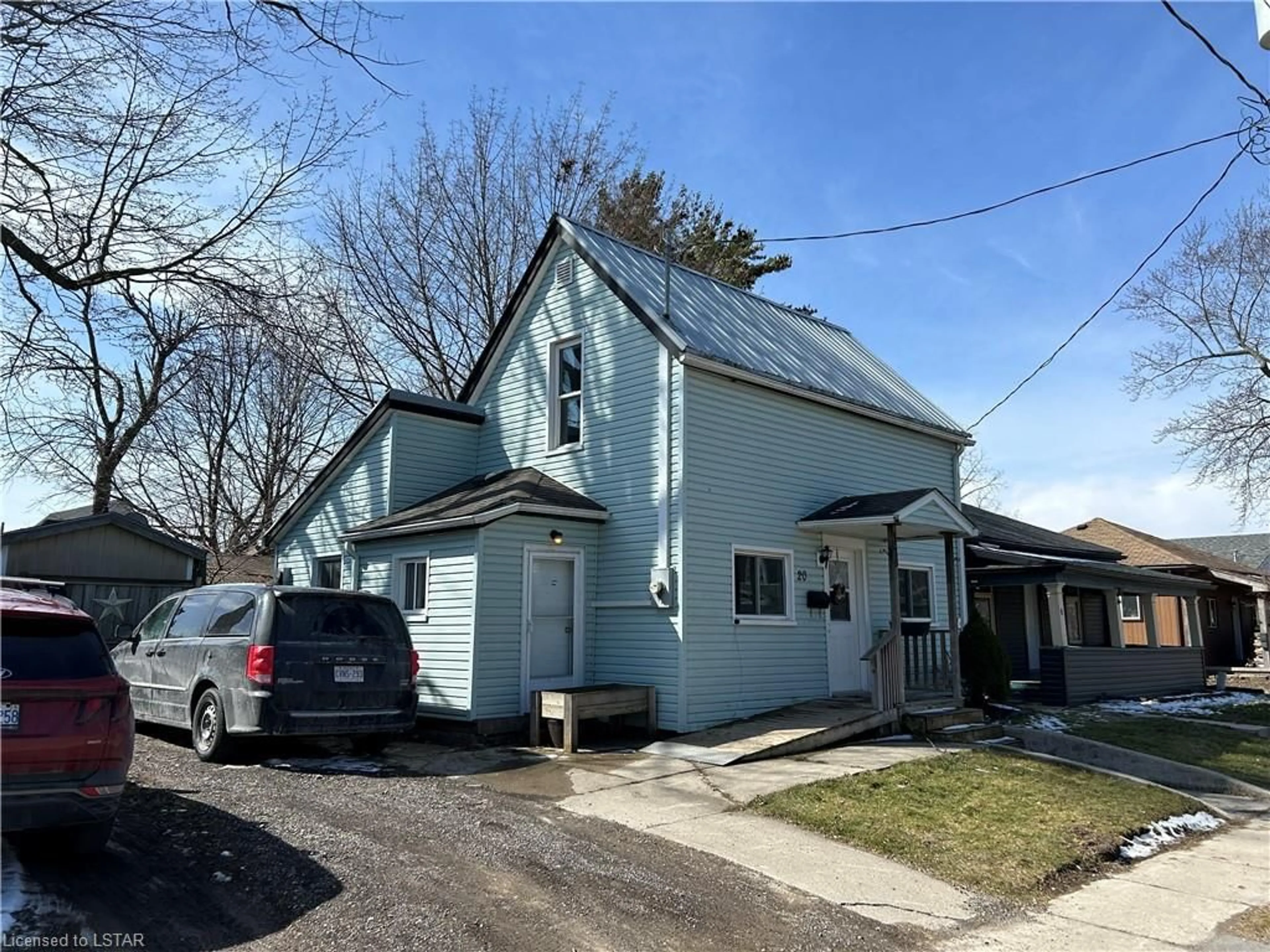 Home with unknown exterior material for 20 Meda St, St. Thomas Ontario N5P 1W5
