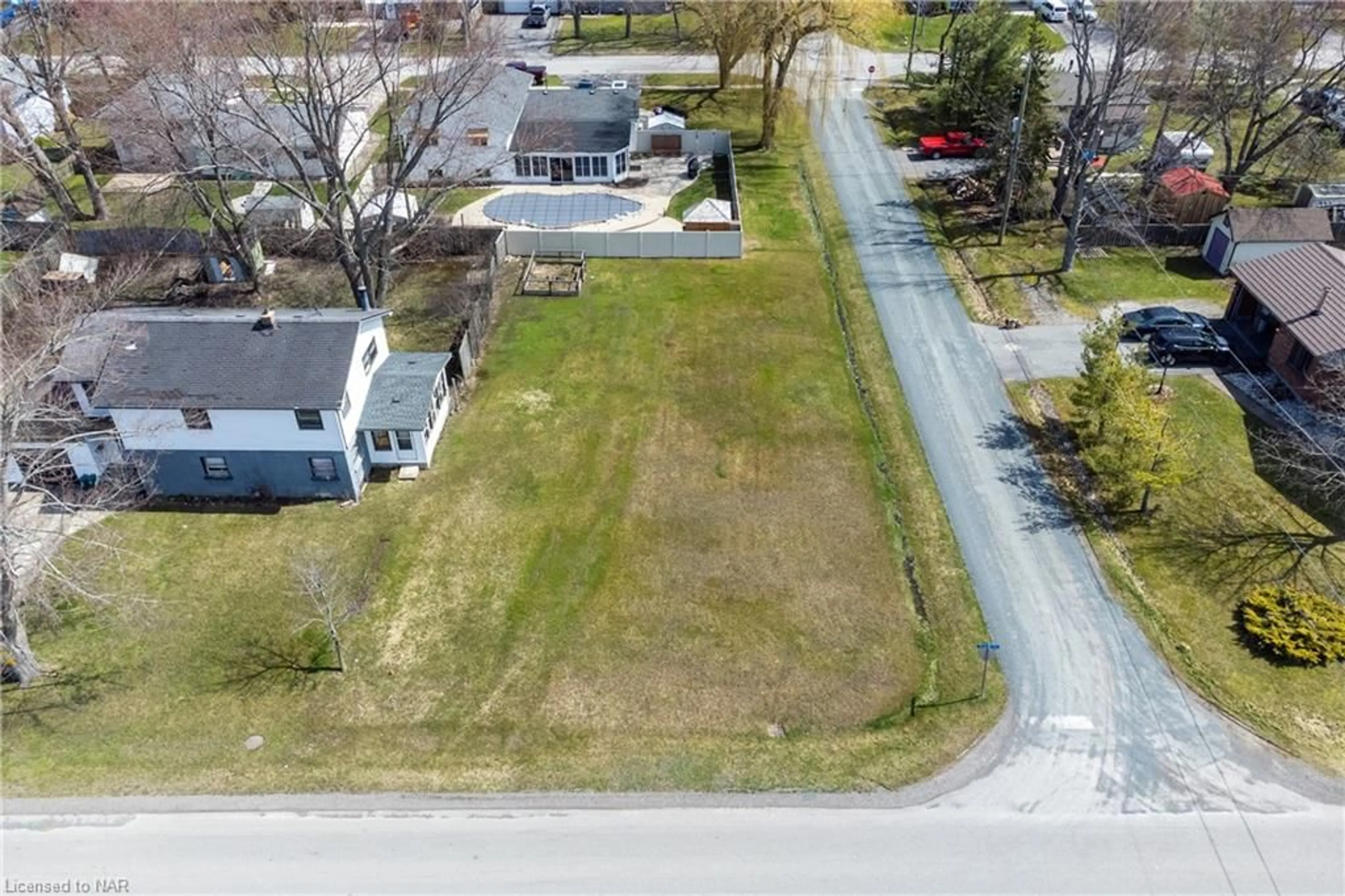 Fenced yard for LOT 698 Buffalo Rd, Fort Erie Ontario L2A 5H1