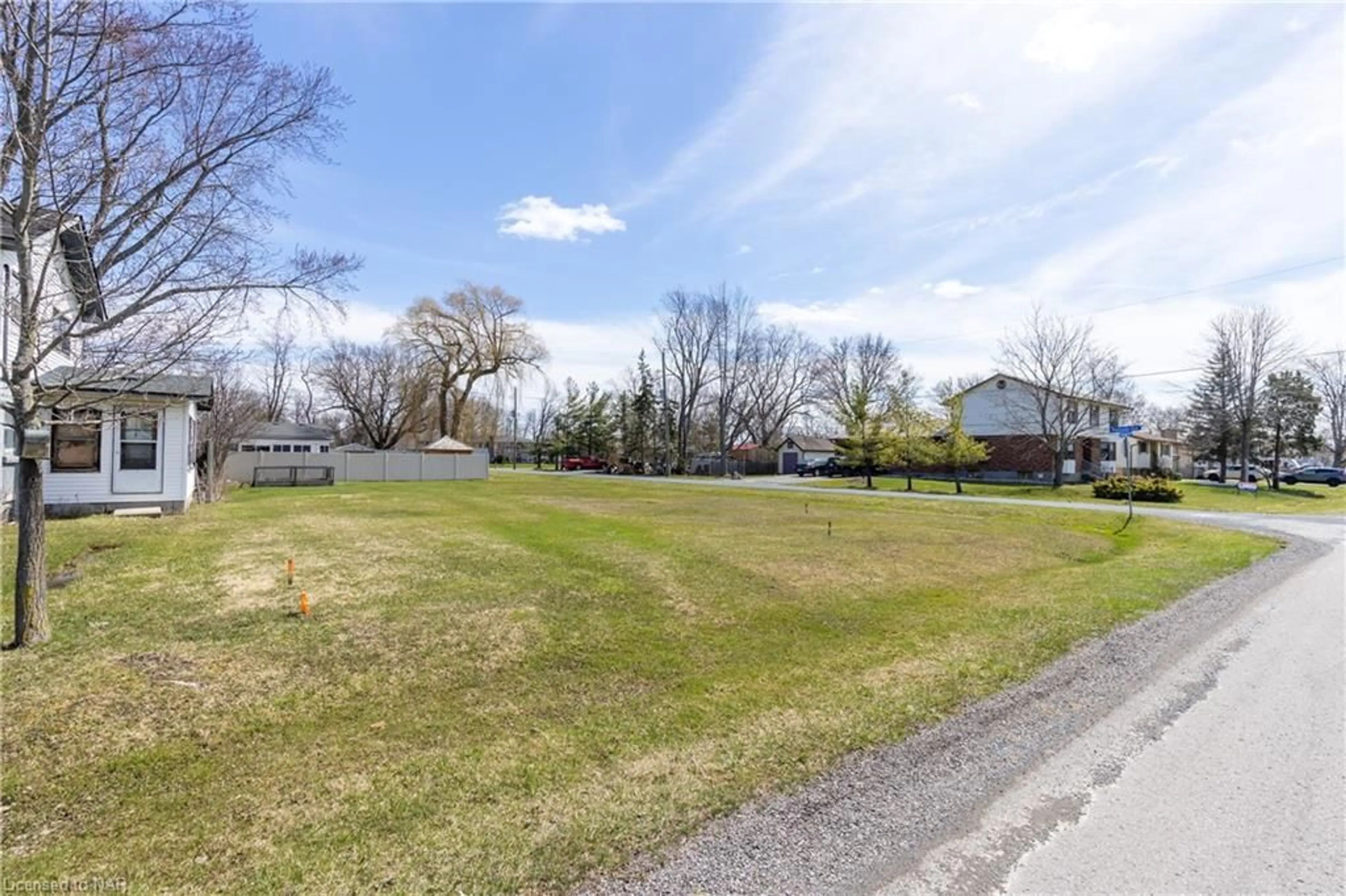 Fenced yard for LOT 698 Buffalo Rd, Fort Erie Ontario L2A 5H1