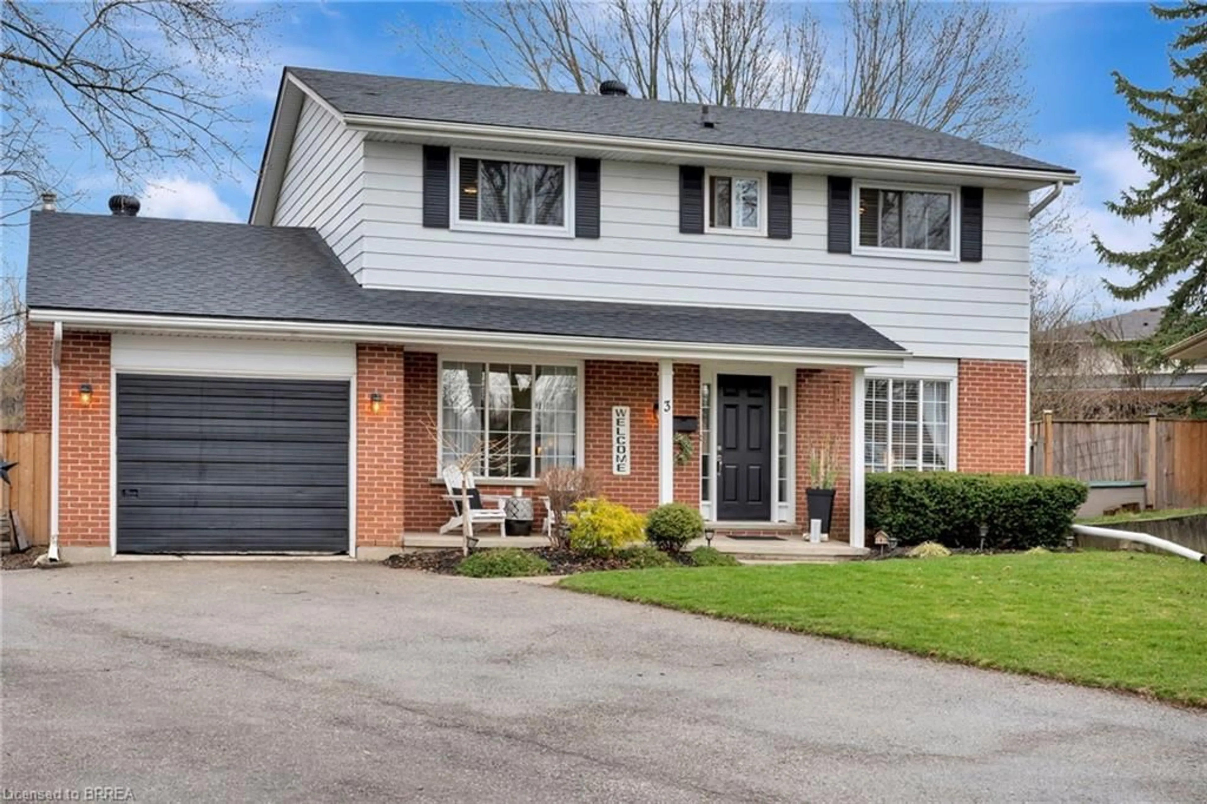 Home with brick exterior material for 3 Ashgrove Crt, Brantford Ontario N3R 6H9