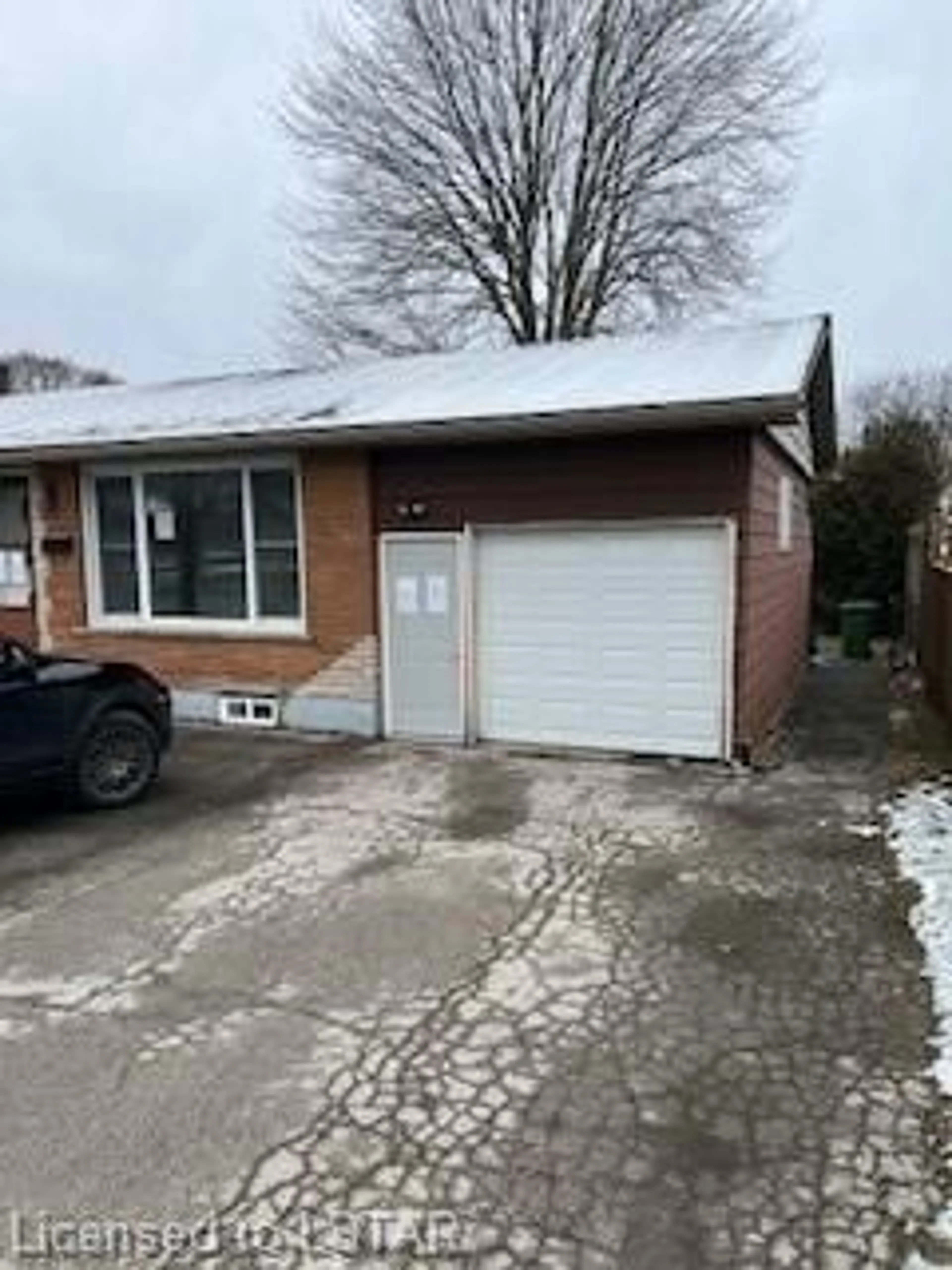 Home with unknown exterior material for 76 1/2 Fairview Ave, St. Thomas Ontario N5R 4X6