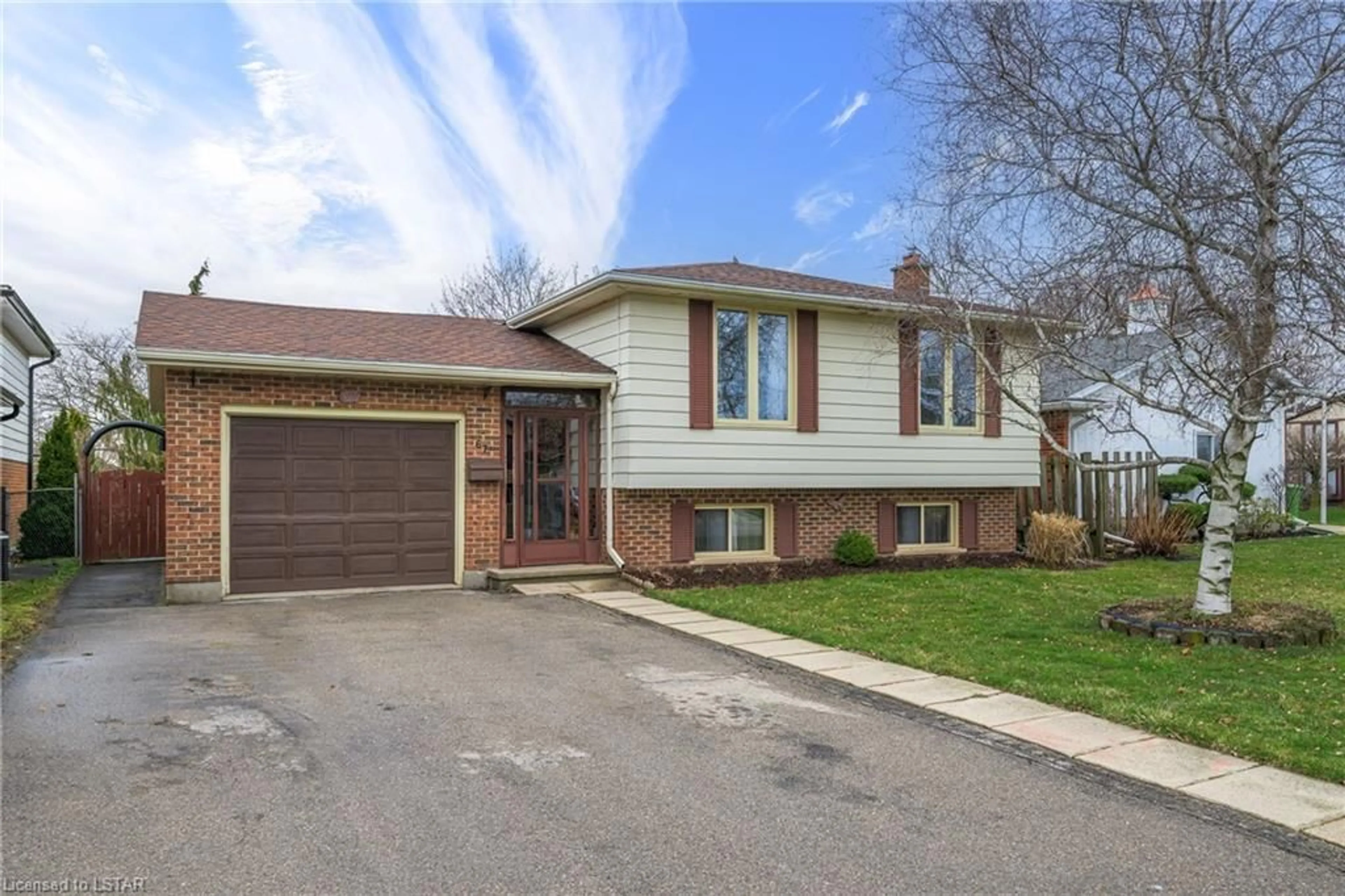 Home with brick exterior material for 67 Manor Rd, St. Thomas Ontario N5R 5R3