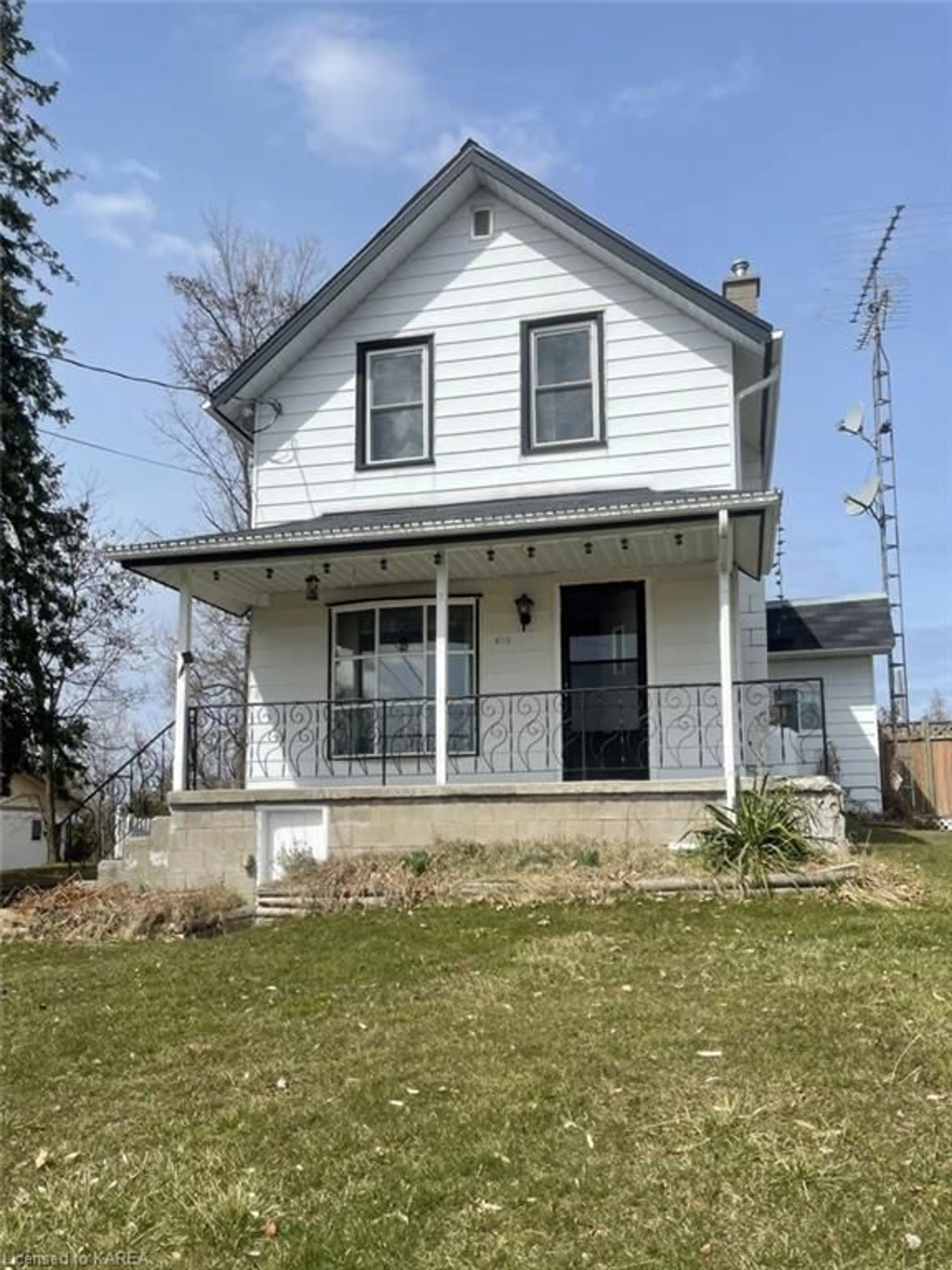 Frontside or backside of a home for 679 Napanee Rd, Tweed Ontario K0K 2L0