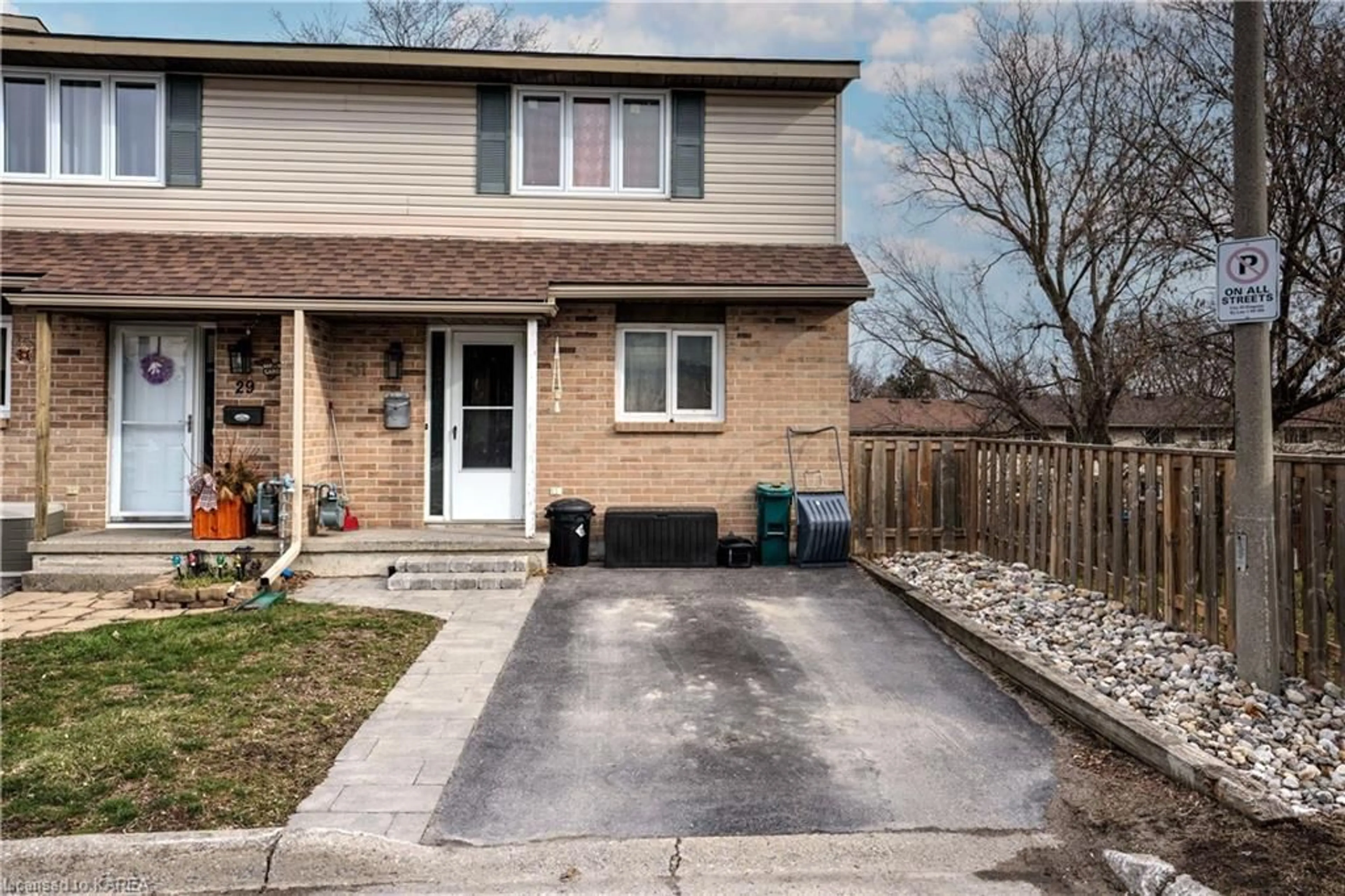 A pic from exterior of the house or condo for 31 Coventry Dr, Kingston Ontario K7M 7S1
