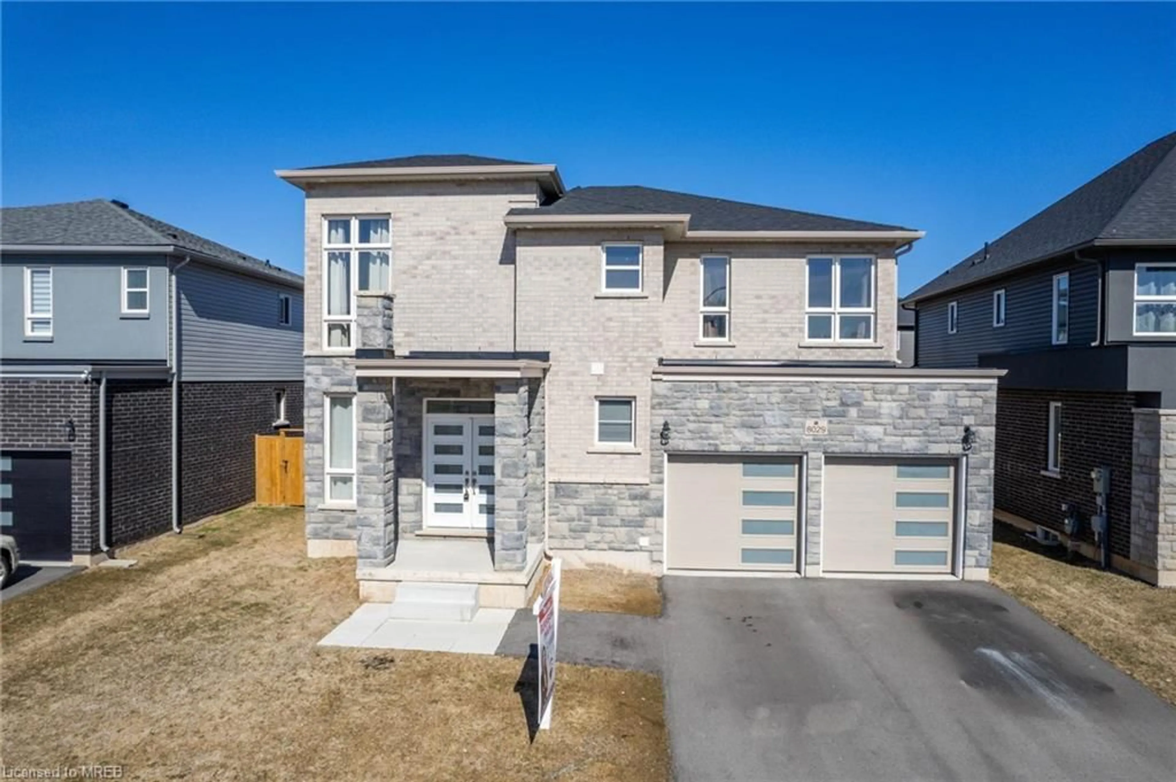 Home with stone exterior material for 8029 Brookside Dr, Niagara Falls Ontario L2H 3T9