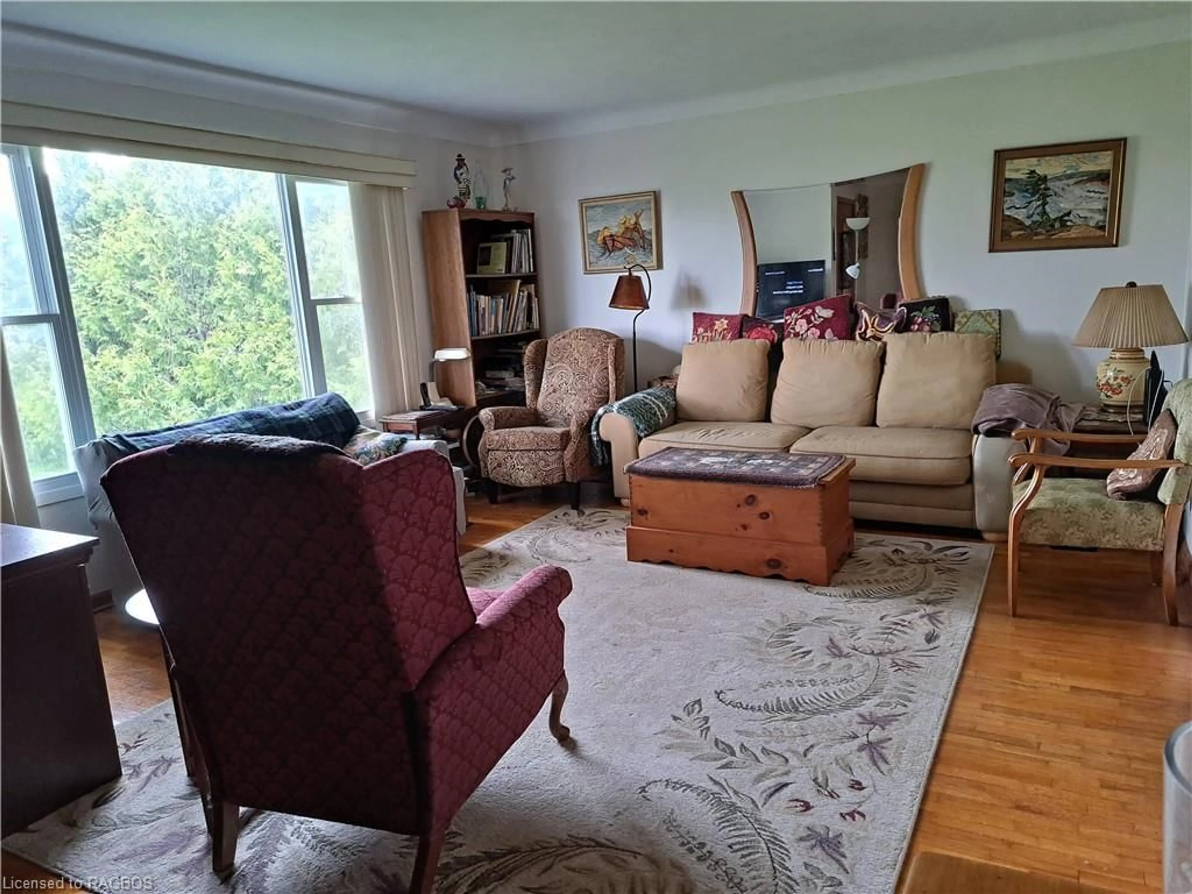 Living room for 2886 6 Hwy, Northern Bruce Peninsula Ontario N0H 1W0