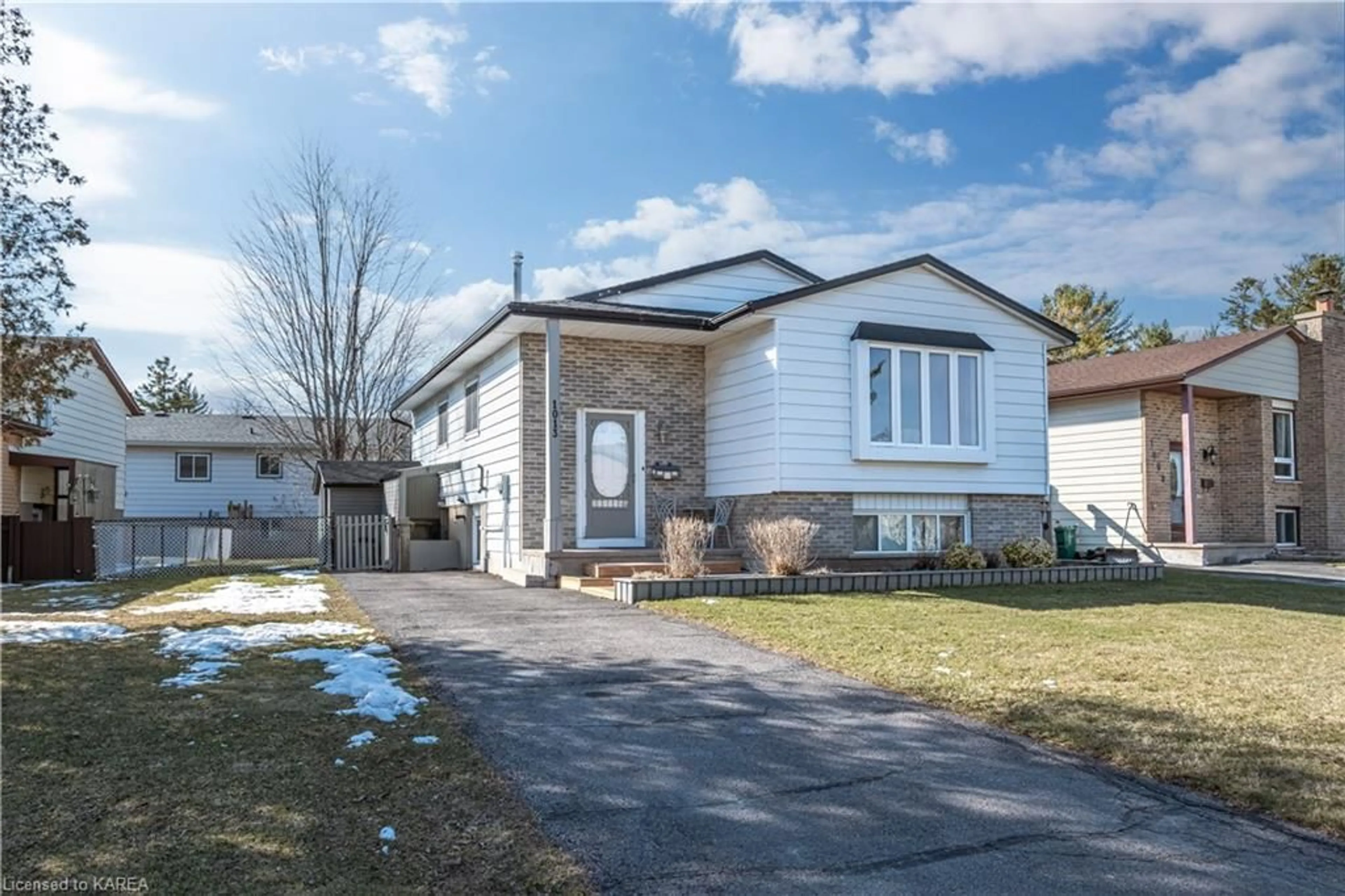 Frontside or backside of a home for 1013 Pinewood Pl, Kingston Ontario K7P 1L3