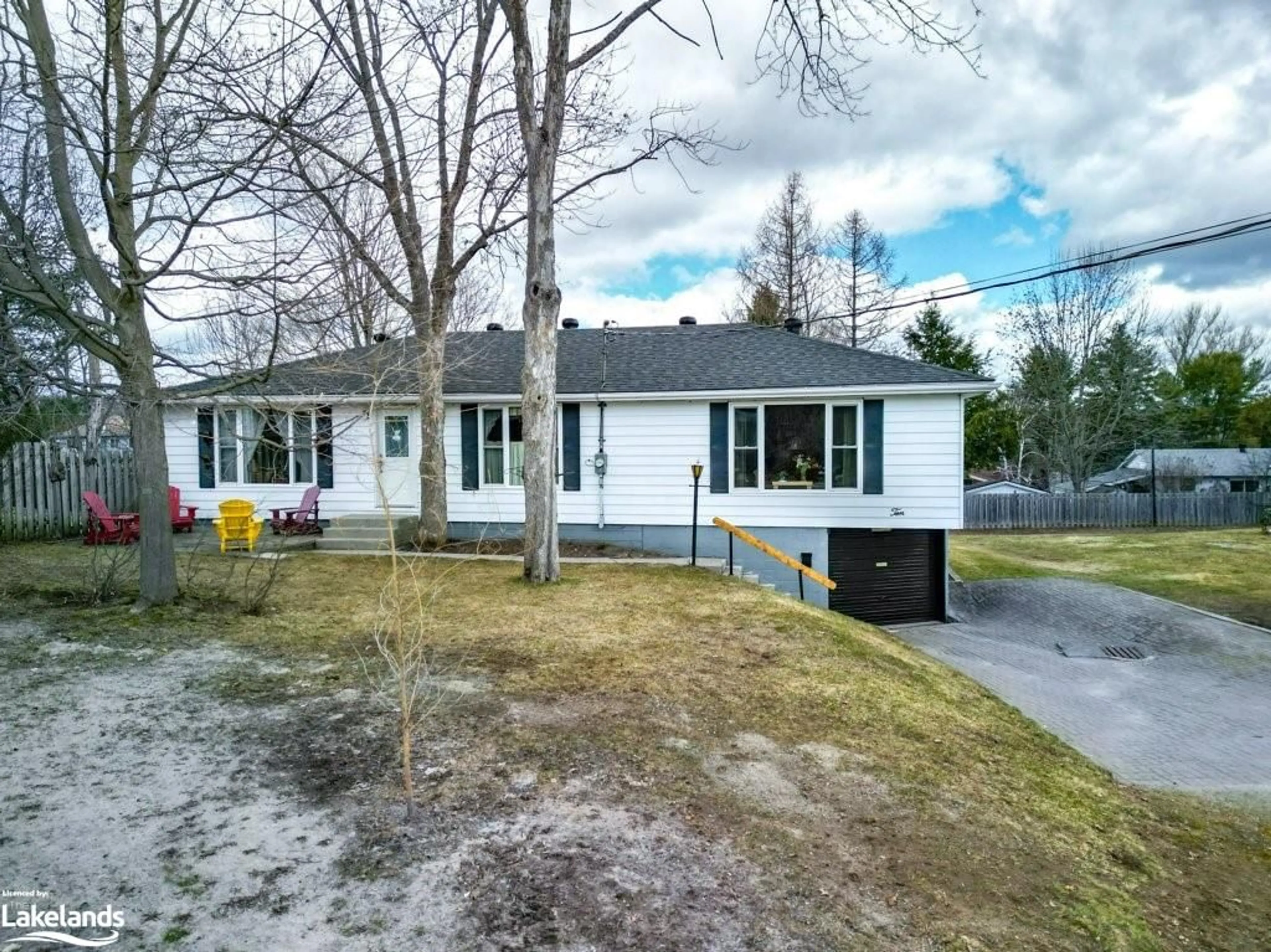 Frontside or backside of a home for 8 Almonte St, Parry Sound Ontario P2A 2J8