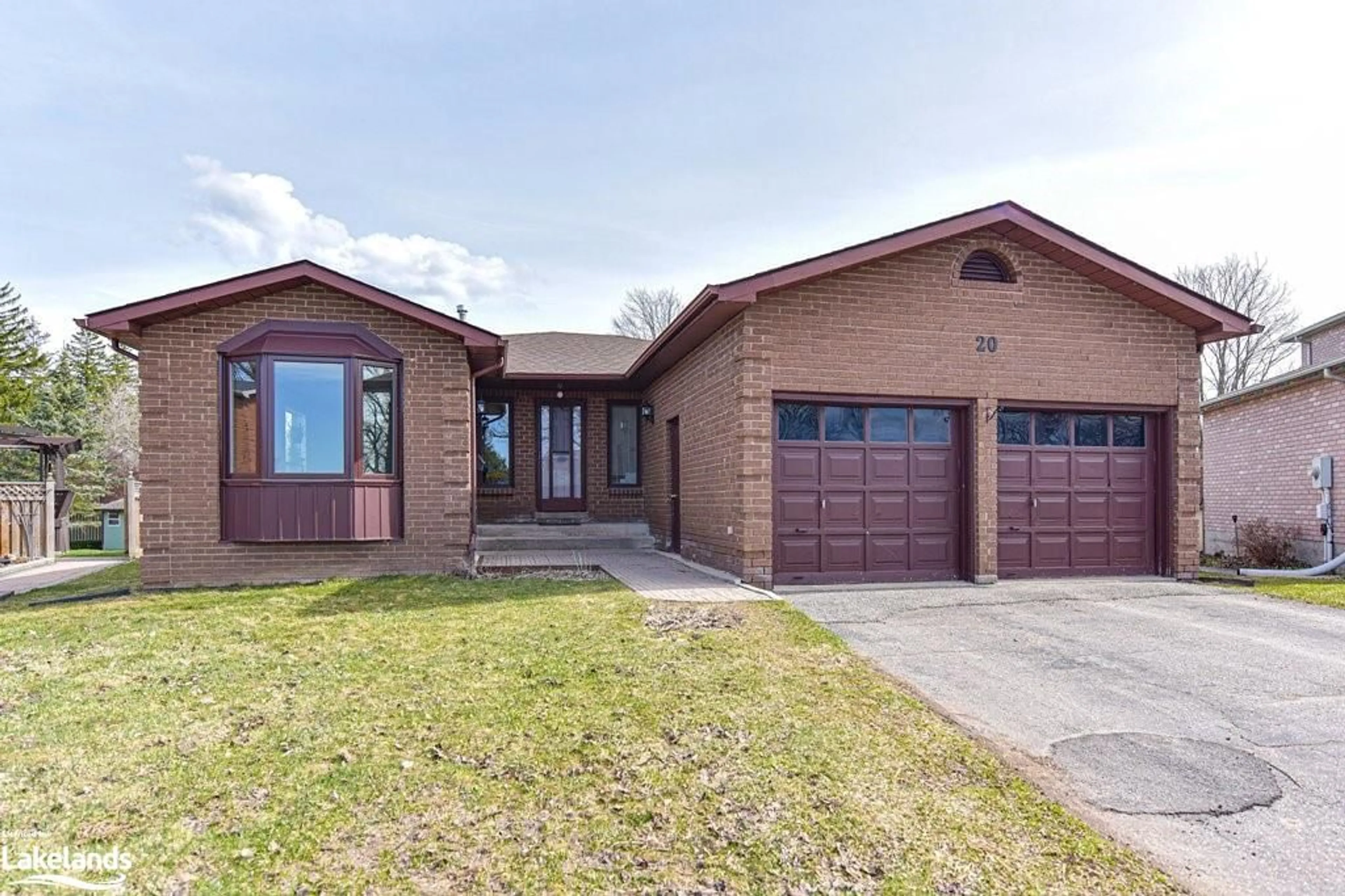 Home with brick exterior material for 20 Lindsay Cres, Orillia Ontario L3V 7G3