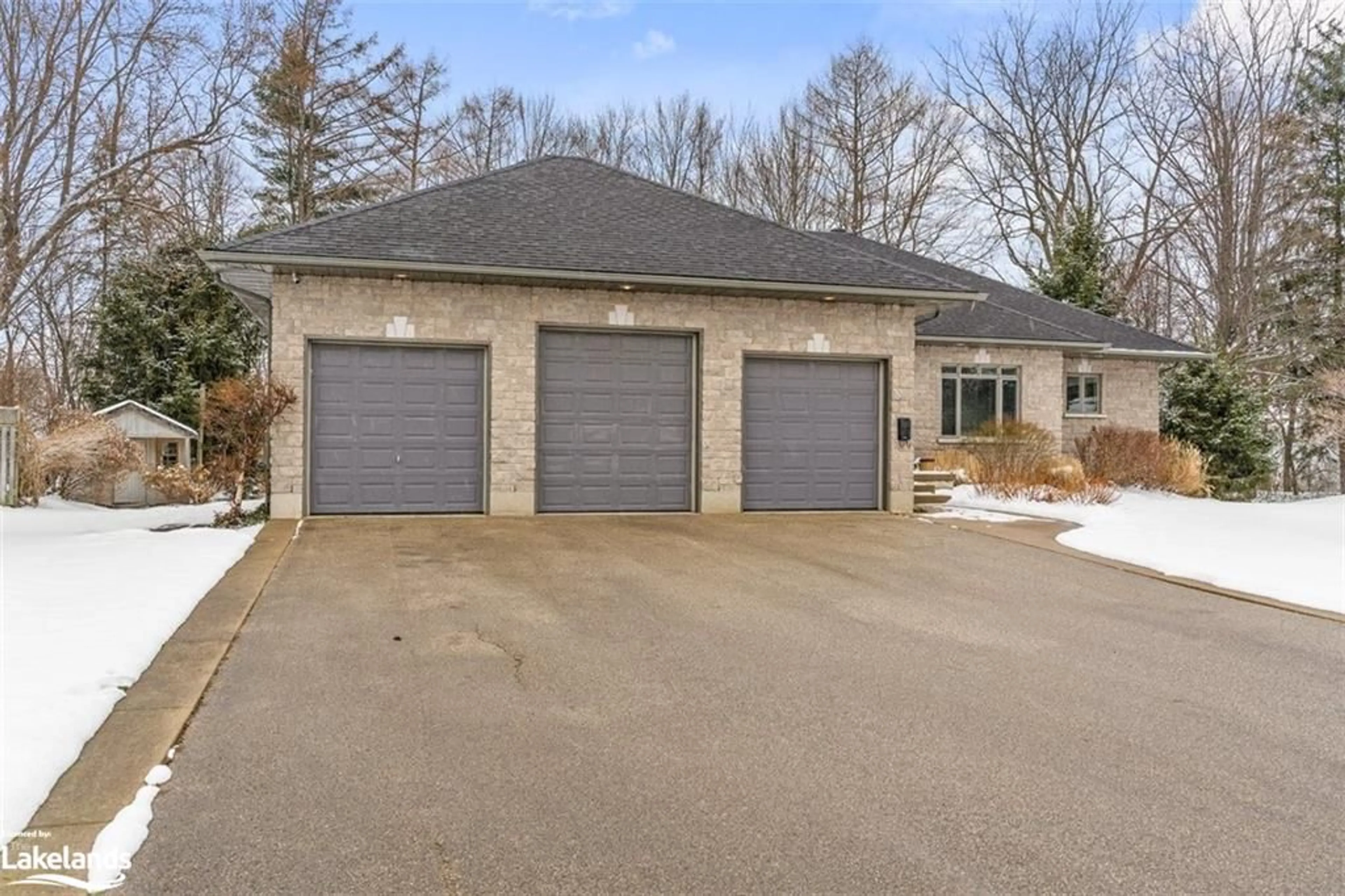 Frontside or backside of a home for 290 3rd St A, Owen Sound Ontario N4K 6Y7