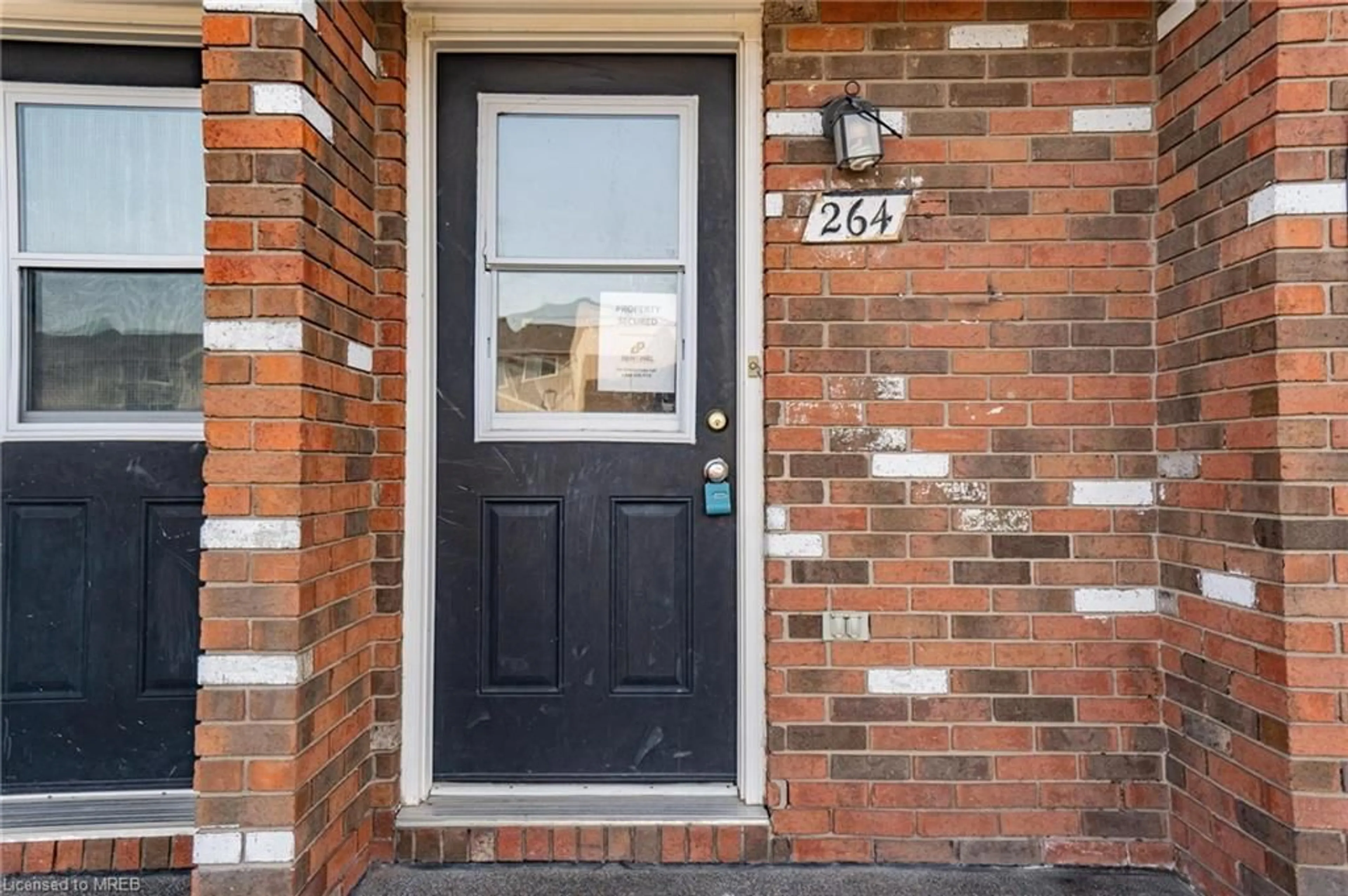 Indoor entryway for 100 Brownleigh Ave #264, Welland Ontario L3B 5V8