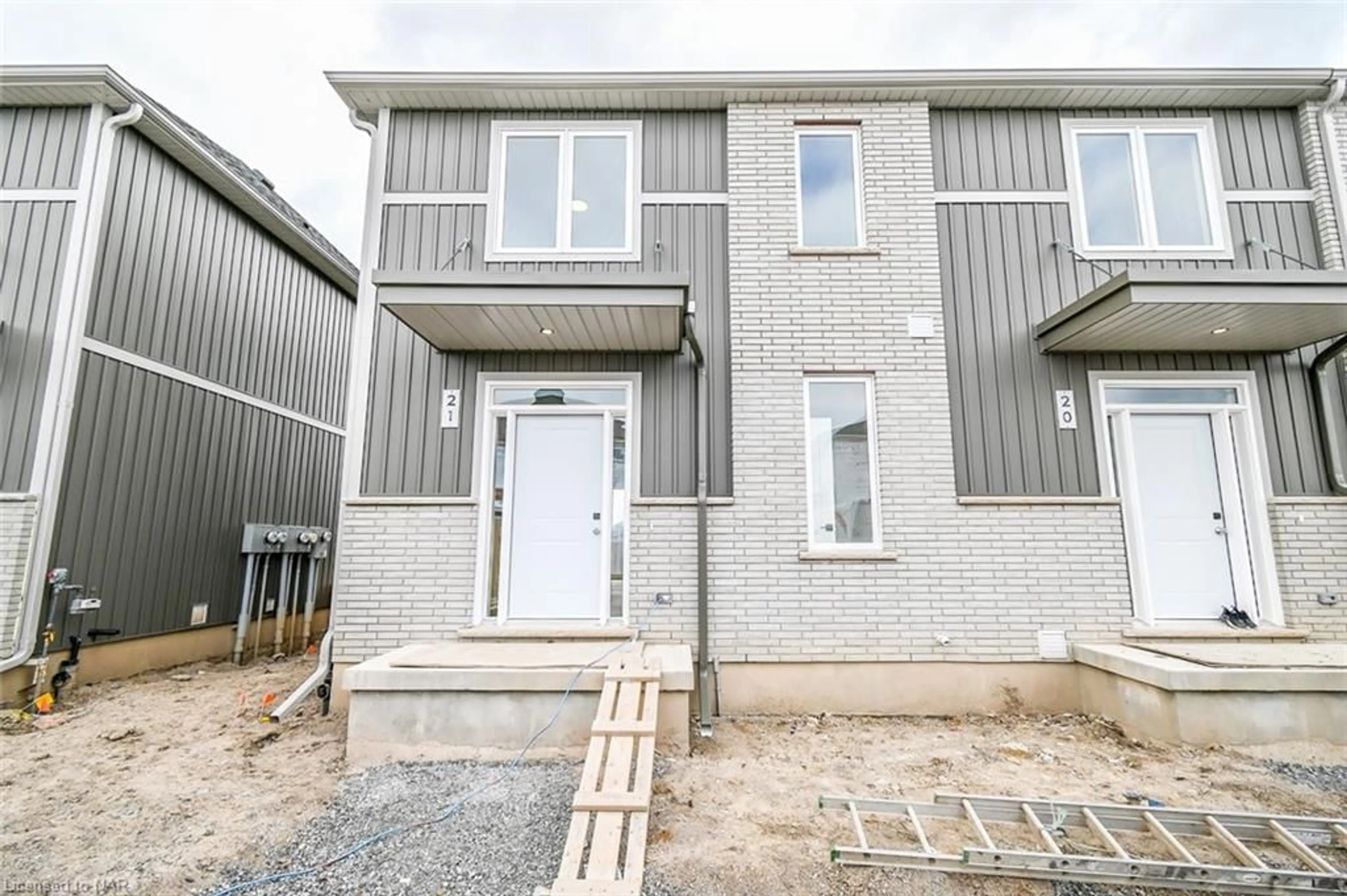 A pic from exterior of the house or condo for 121A Moffatt St #21, St. Catharines Ontario L2P 0E8