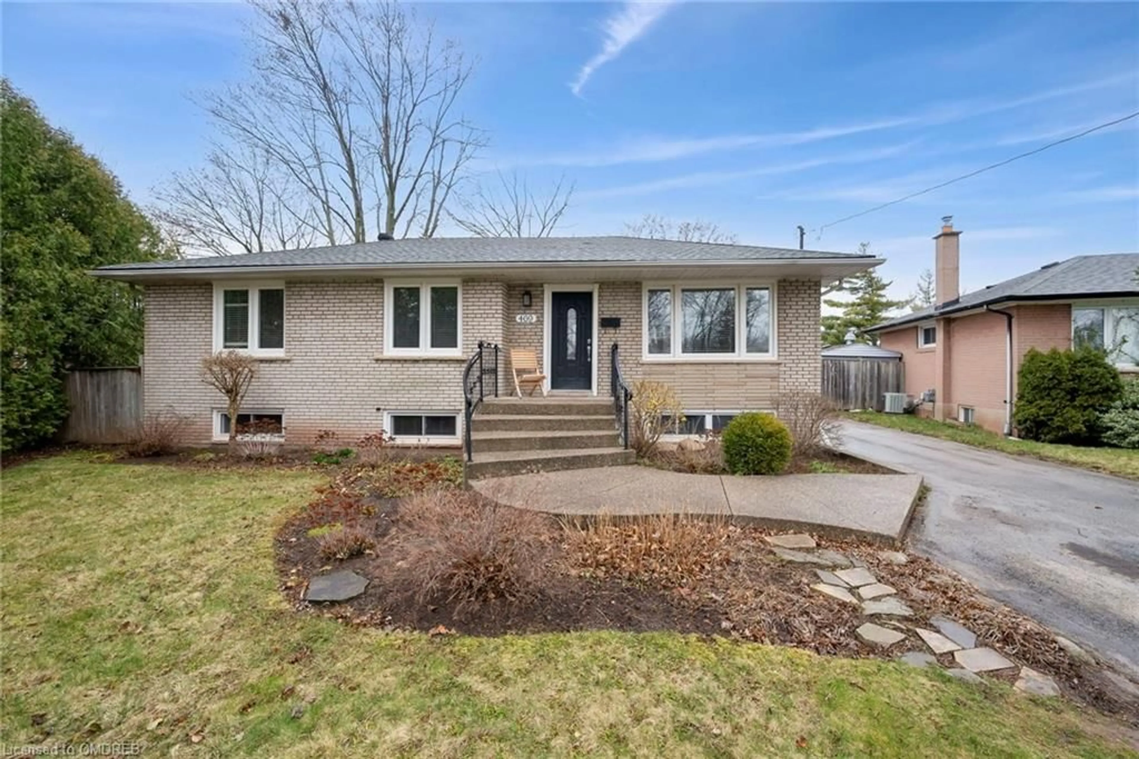 Frontside or backside of a home for 469 Seaton Dr, Oakville Ontario L6L 3Y3