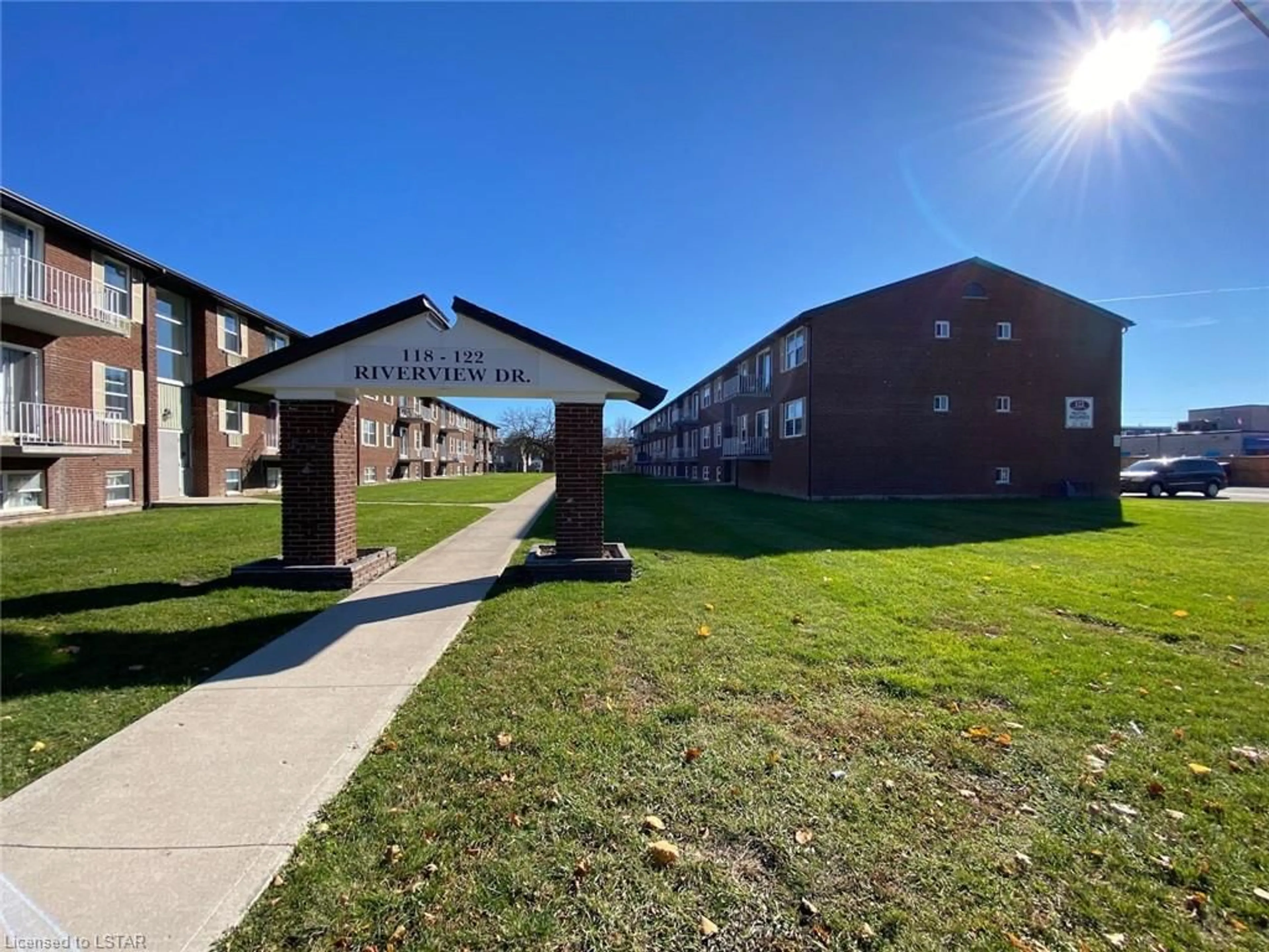 Outside view for 122 Riverview Dr #316, Chatham Ontario N7M 1A5