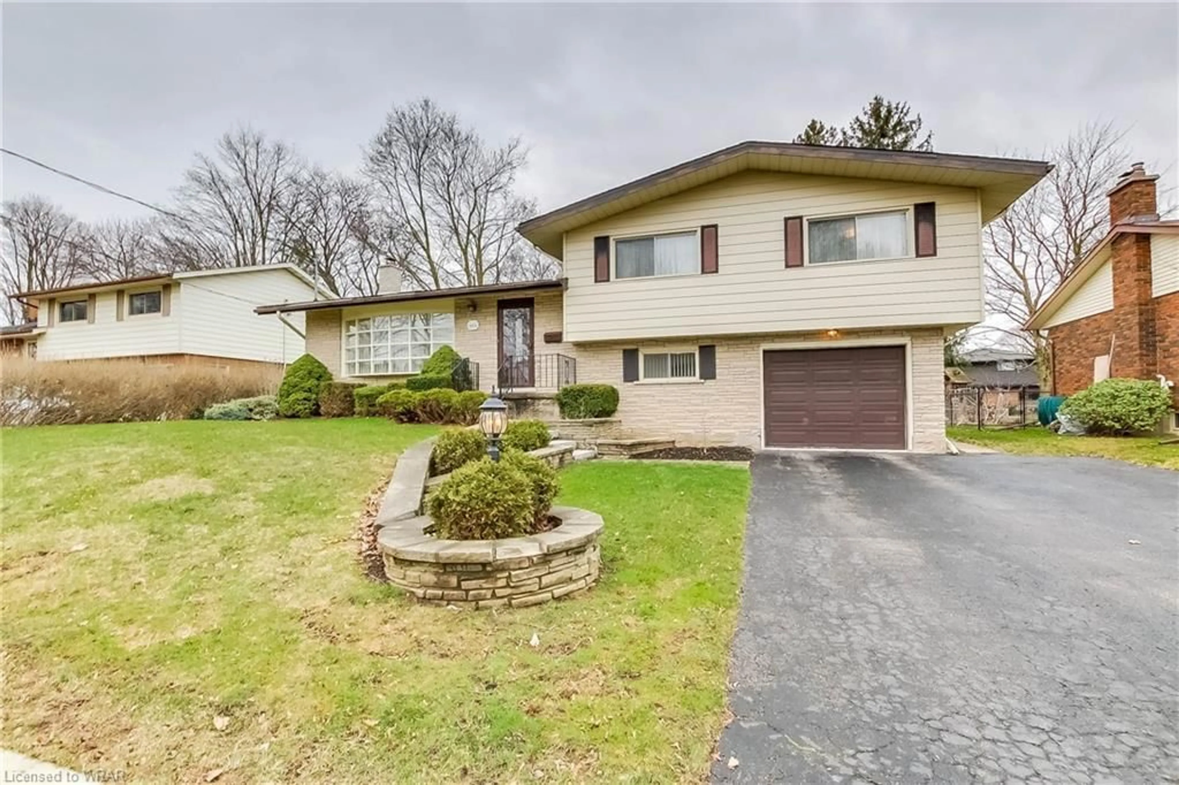 Frontside or backside of a home for 404 Forest Hill Dr, Kitchener Ontario N2M 4H4