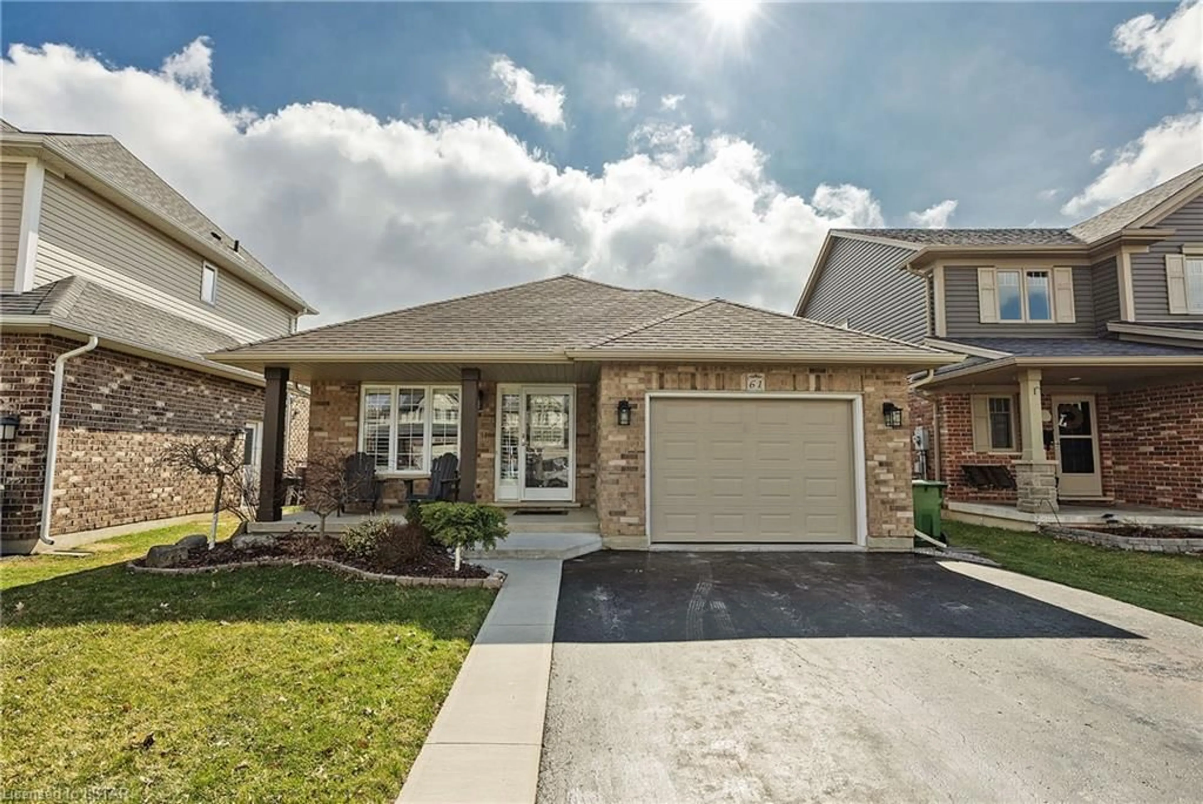 Home with brick exterior material for 61 Peach Tree Blvd, St. Thomas Ontario N5R 0C1