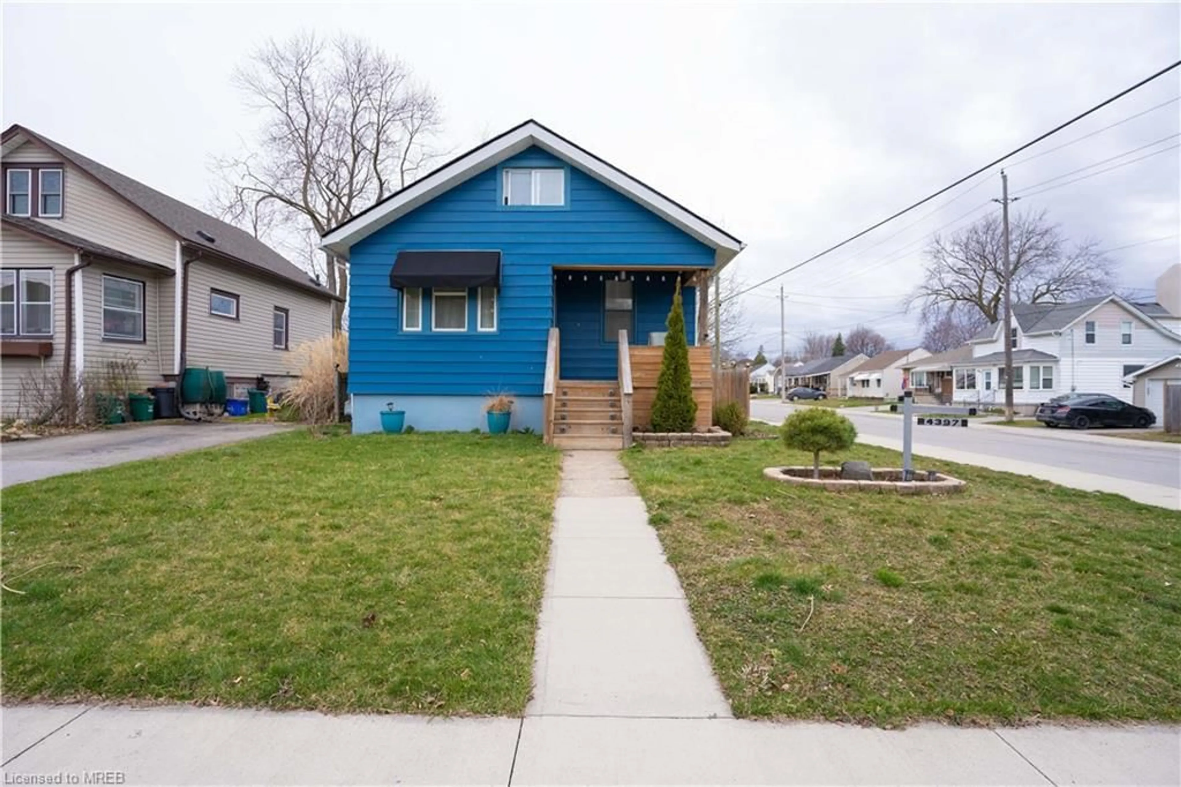 Frontside or backside of a home for 4397 Homewood Ave, Niagara Falls Ontario L2E 4X4