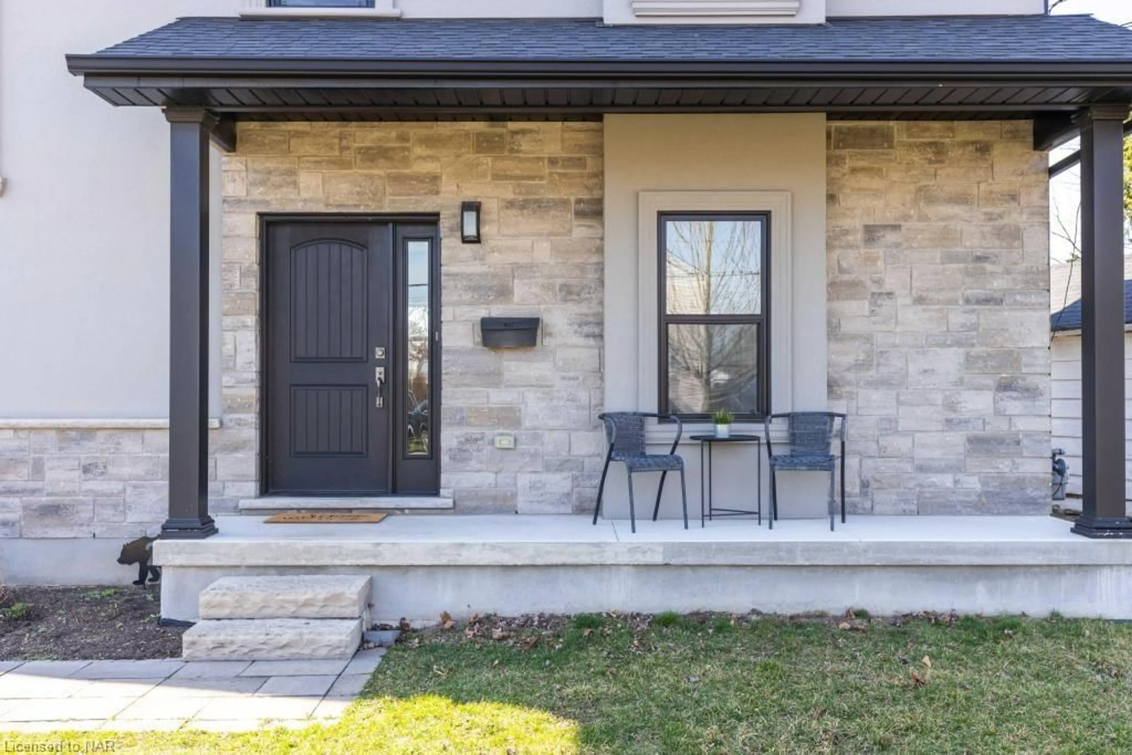 Home with brick exterior material for 20 Jubilee Drive, St. Catharines Ontario L2M 4P8