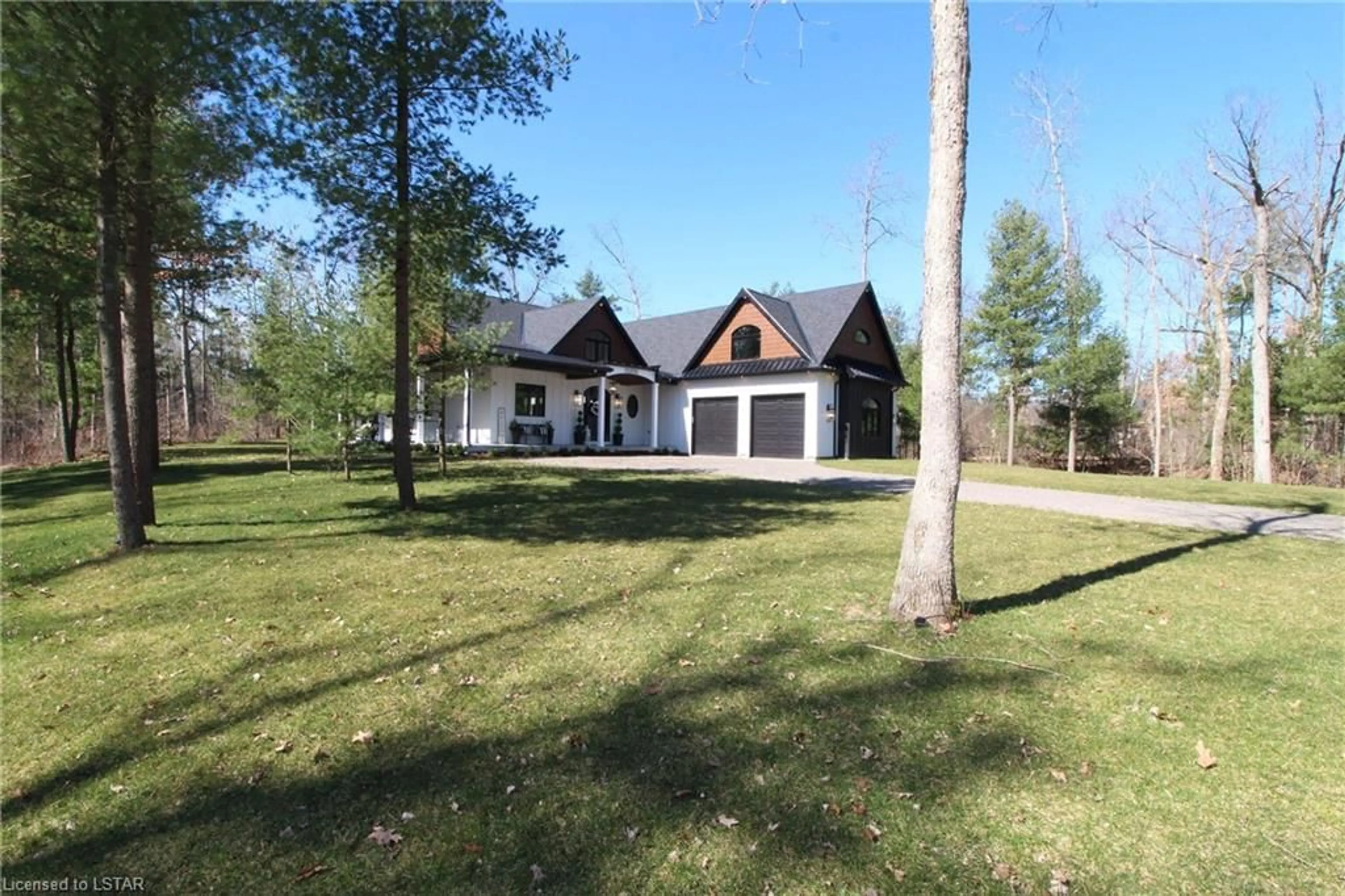 Cottage for 10206 Sandalwood Cres, Grand Bend Ontario N0M 1T0