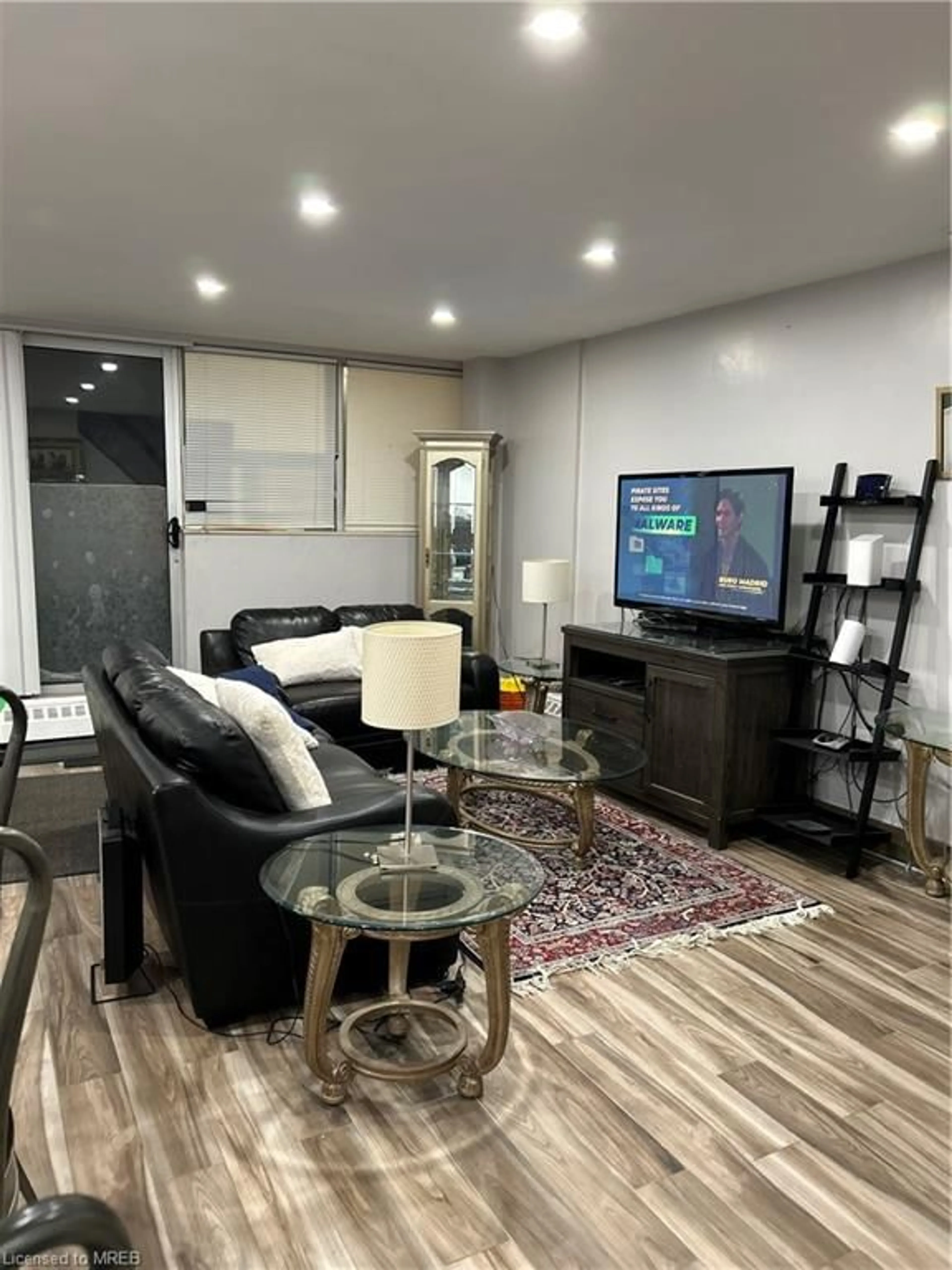 Living room for 1624 Bloor St #10, Mississauga Ontario L4X 2S2