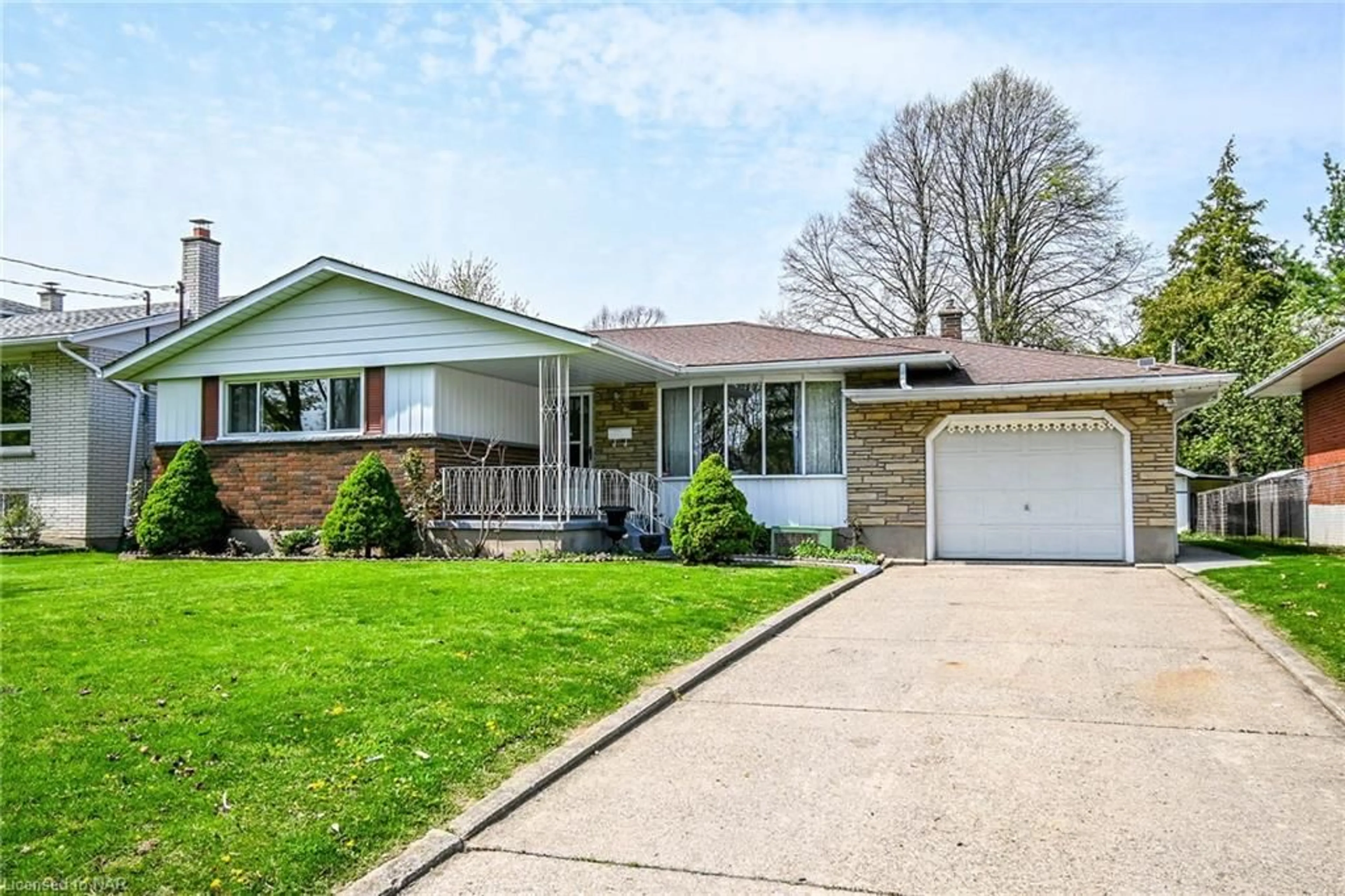 Frontside or backside of a home for 89 Allan Dr, St. Catharines Ontario L2N 1G1