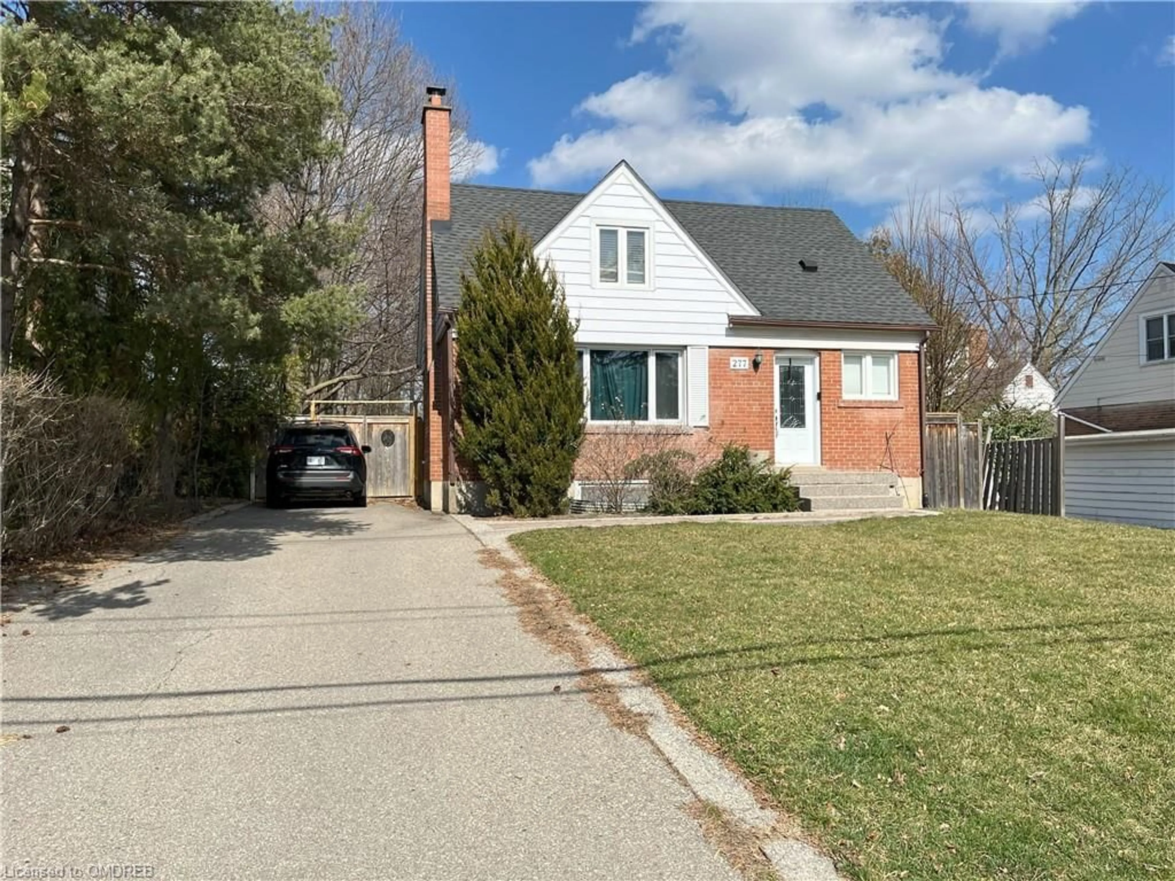 Frontside or backside of a home for 277 Queen Mary Dr, Oakville Ontario L6K 3L4
