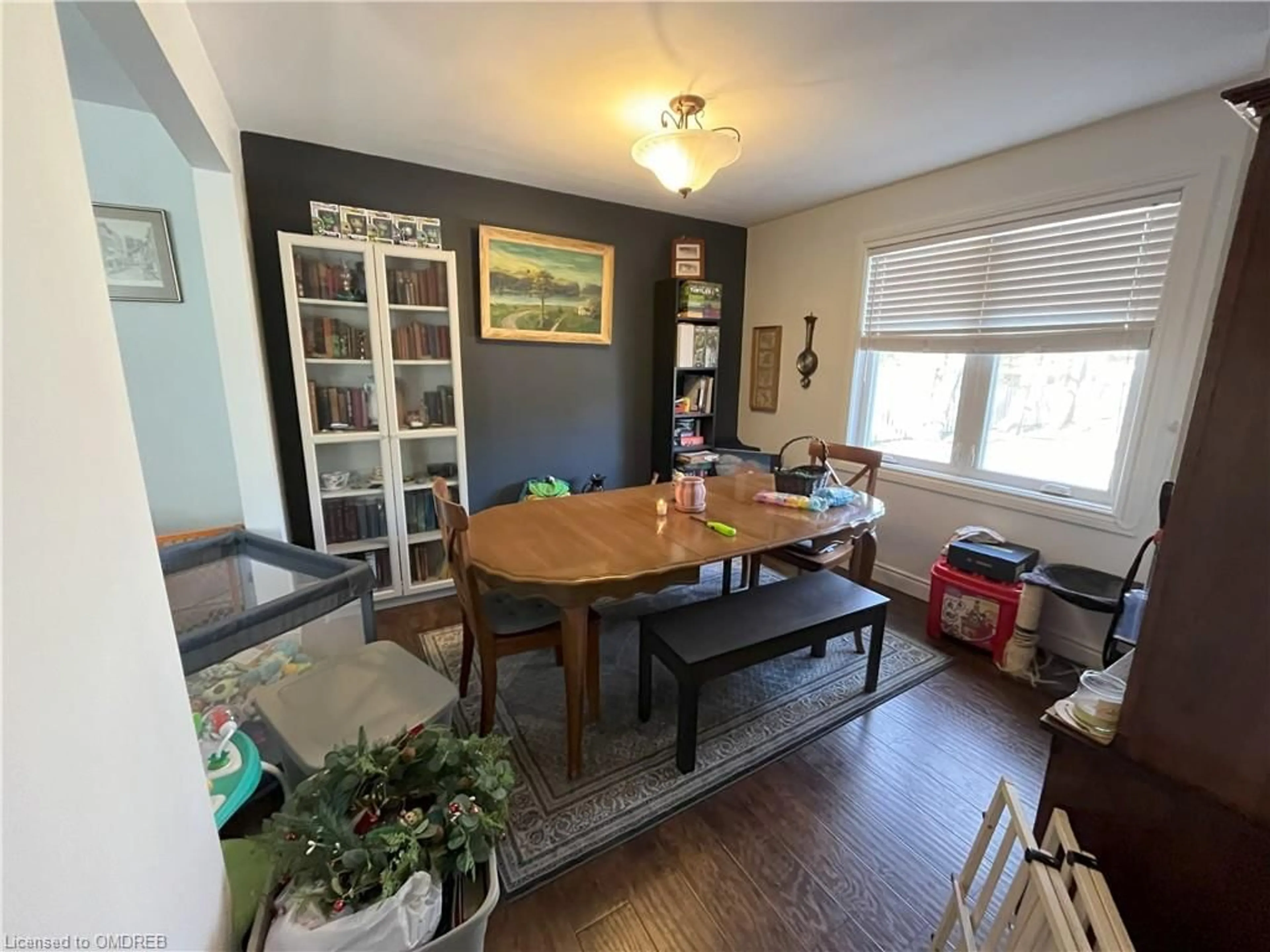 Dining room for 277 Queen Mary Dr, Oakville Ontario L6K 3L4