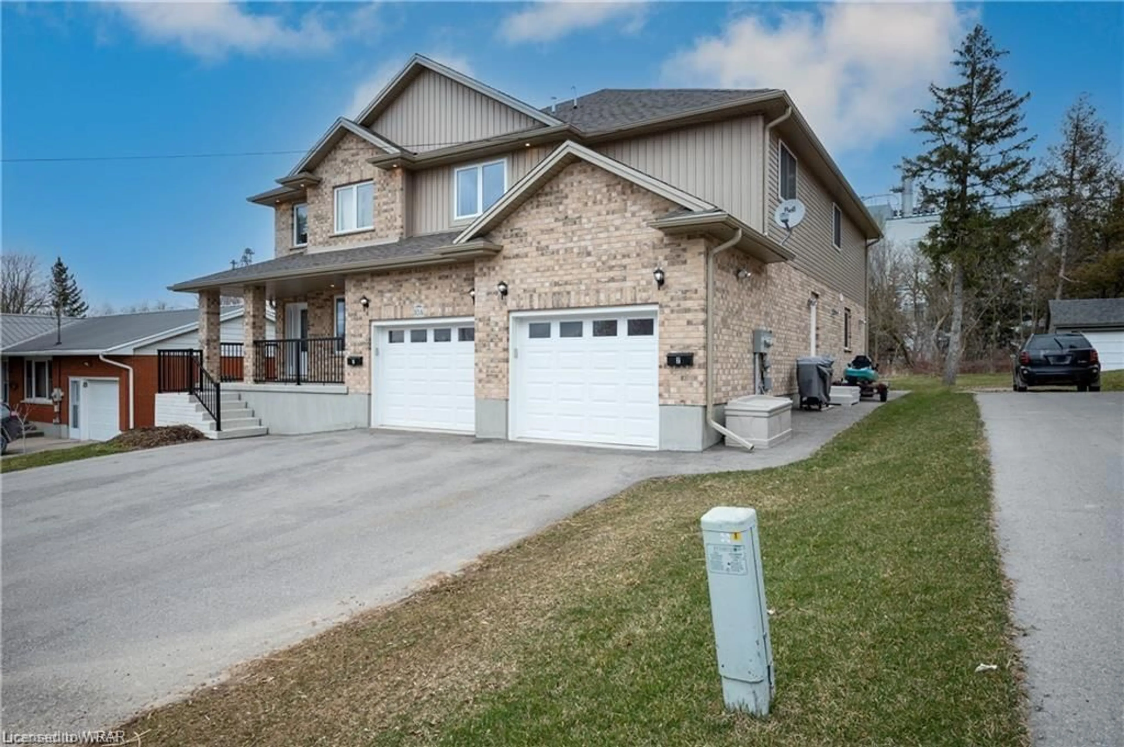 Frontside or backside of a home for 10-A High St, Elmira Ontario N3B 2M3