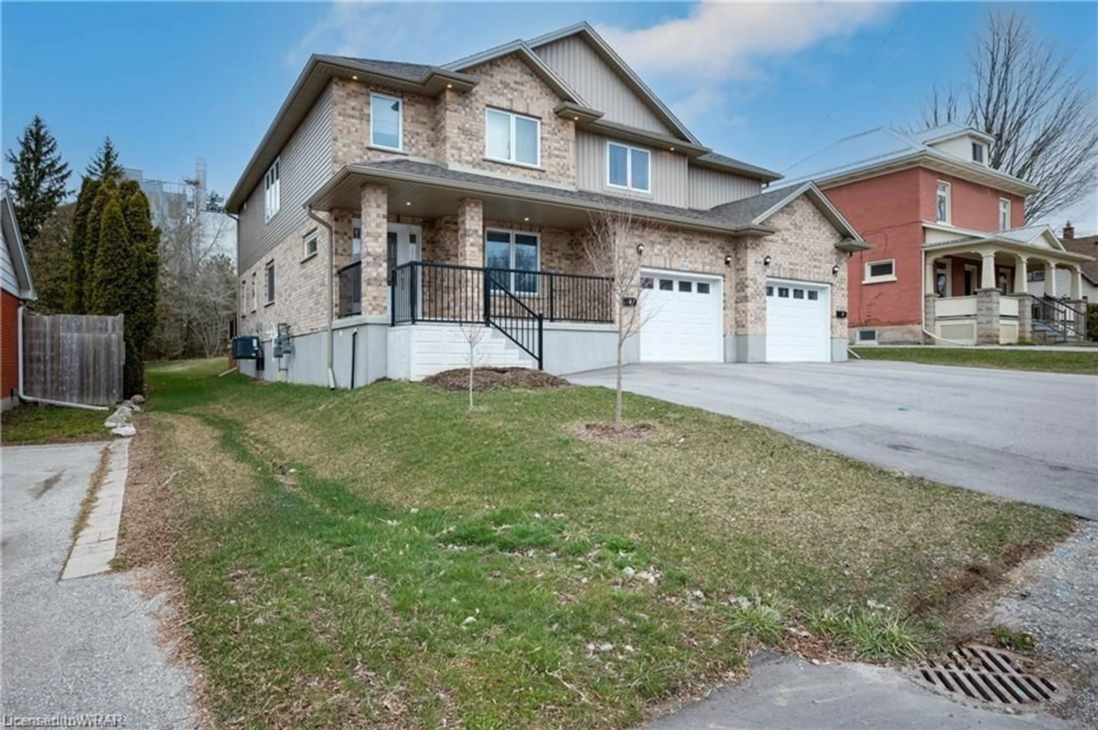 Frontside or backside of a home for 10-A High St, Elmira Ontario N3B 2M3