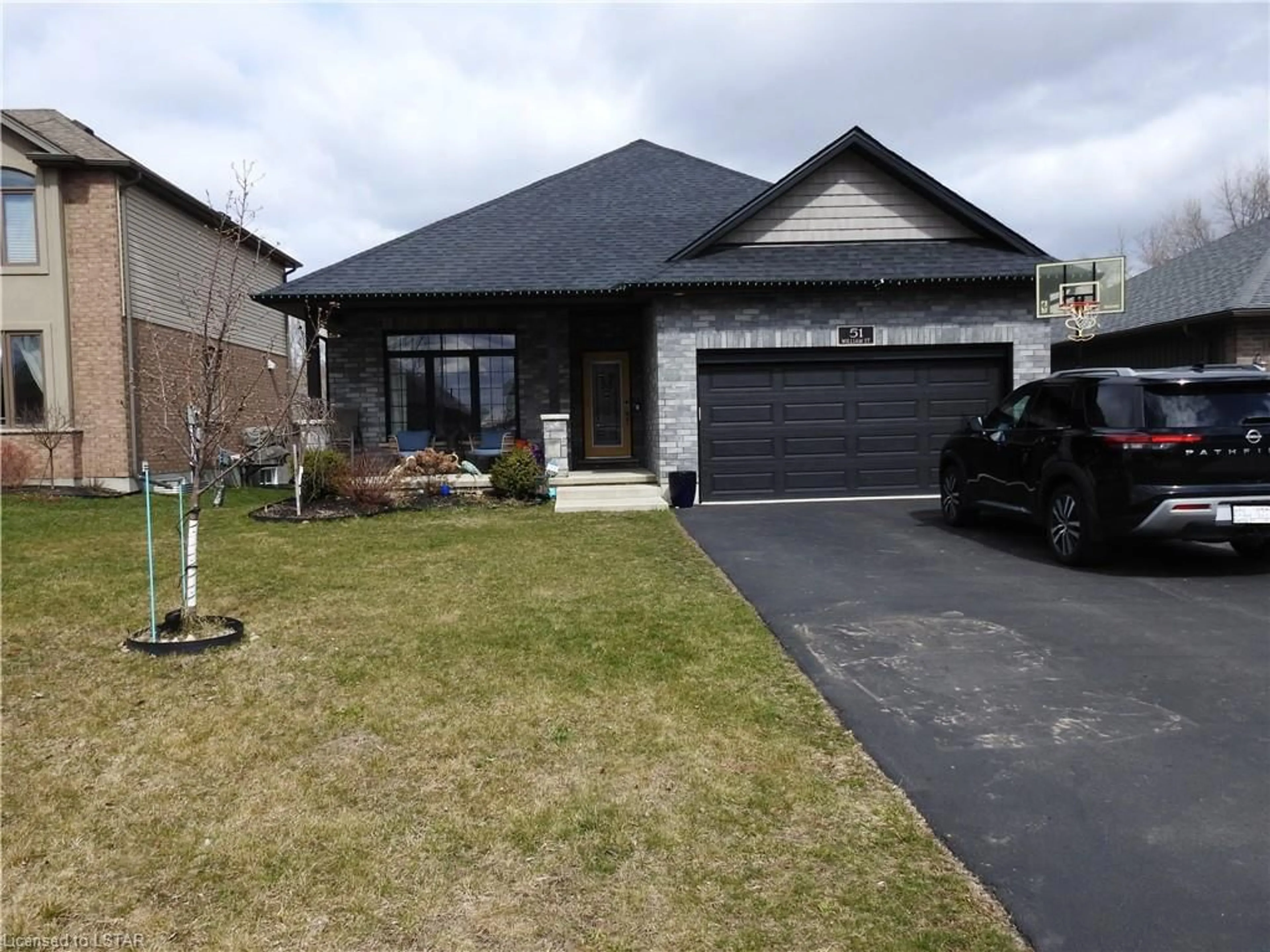 Frontside or backside of a home for 51 William St, Tillsonburg Ontario N4G 5R9