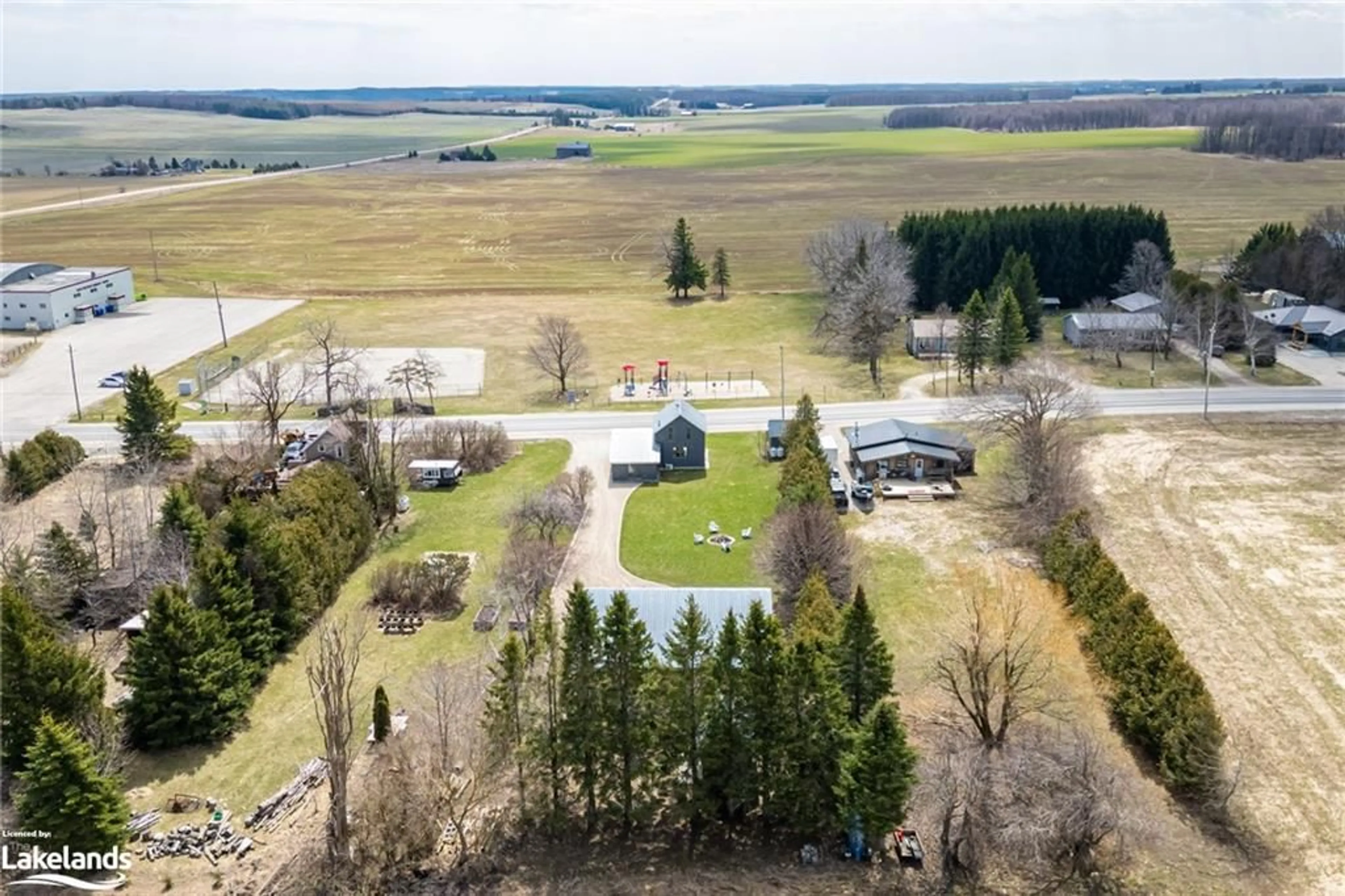 Outside view for 706105 County 21 Rd, Mulmur Ontario L9V 0W3
