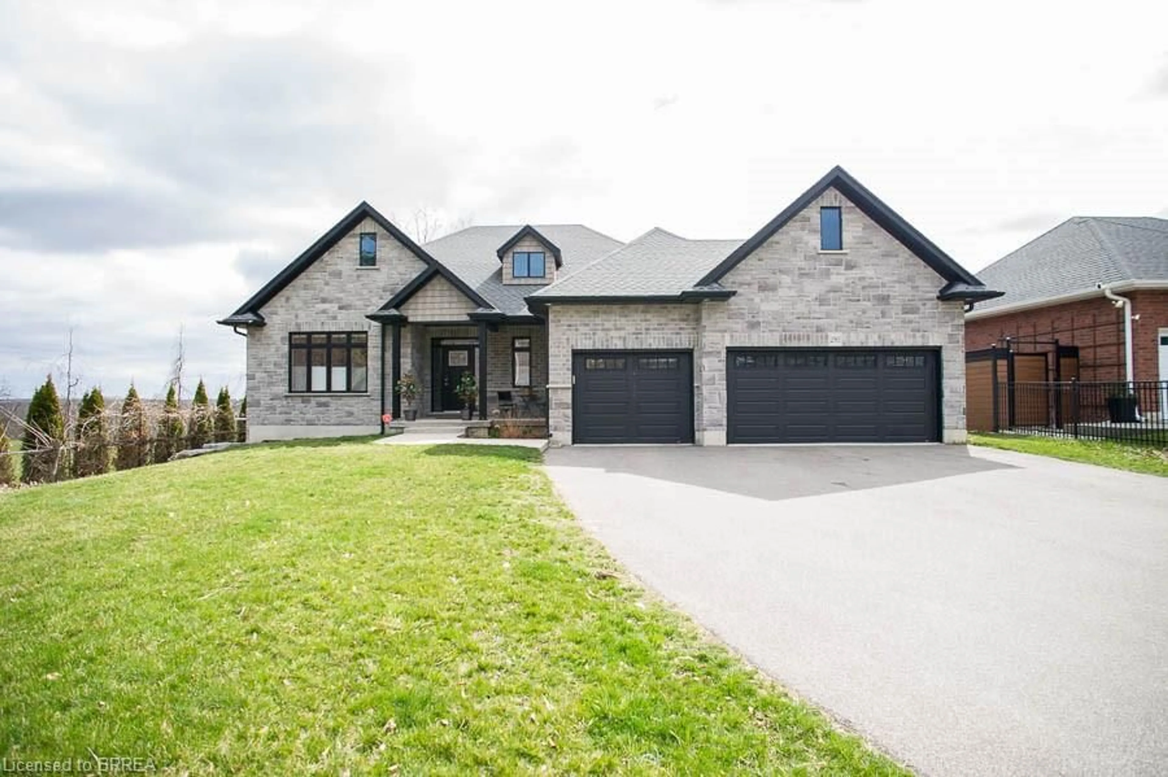 Frontside or backside of a home for 290 Mount Pleasant Rd, Brantford Ontario N3T 1V1