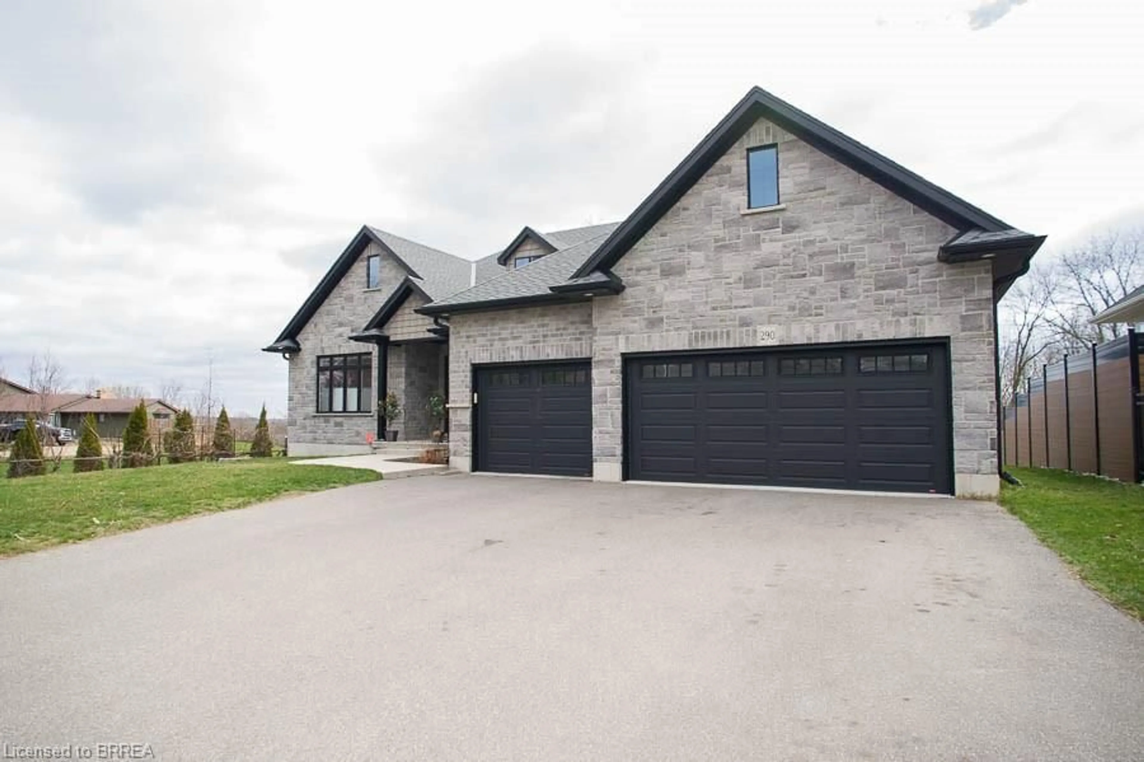 Frontside or backside of a home for 290 Mount Pleasant Rd, Brantford Ontario N3T 1V1