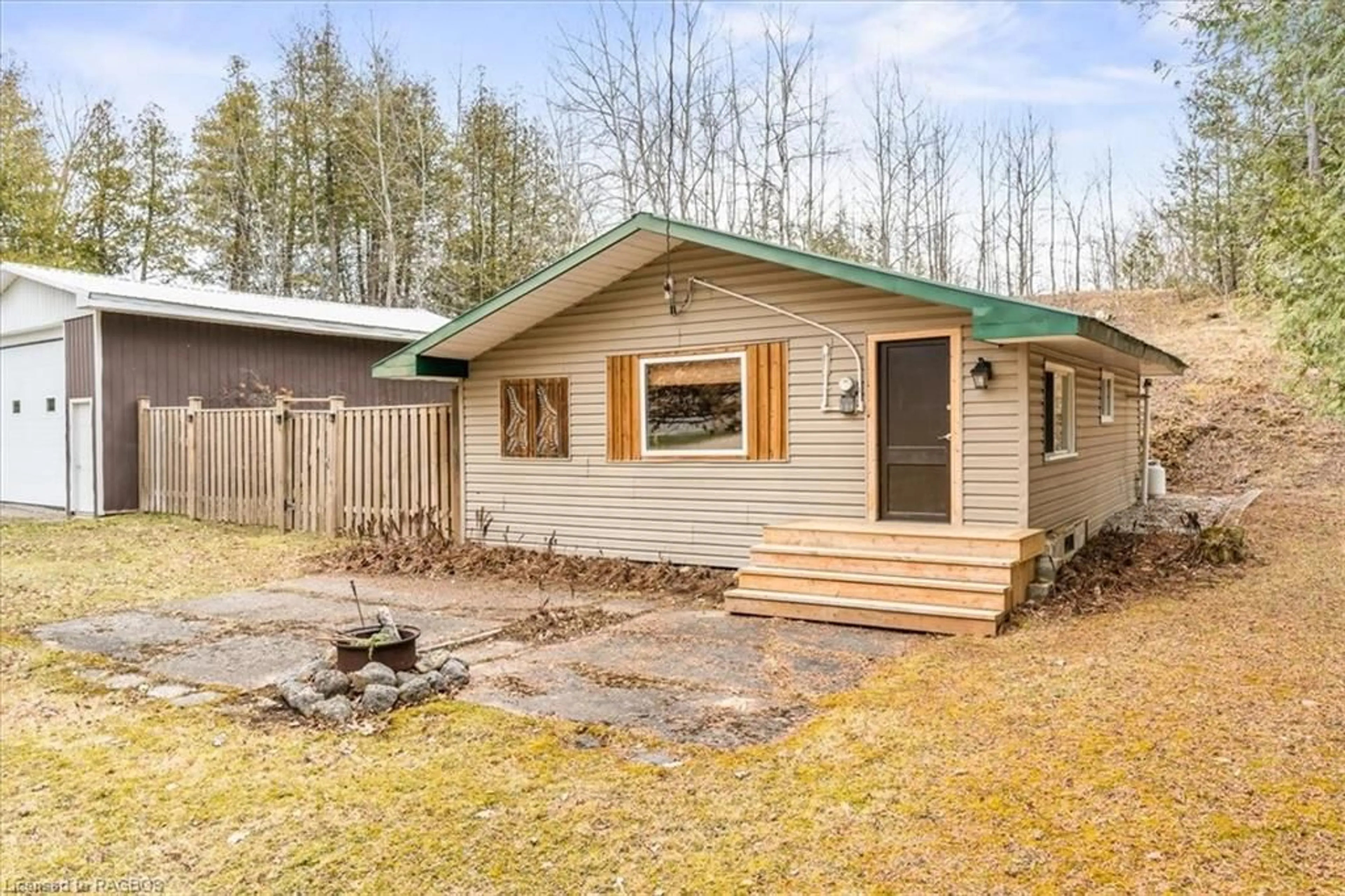 Cottage for 251 Mccullough Lake Dr, Williamsford Ontario N0H 2V0
