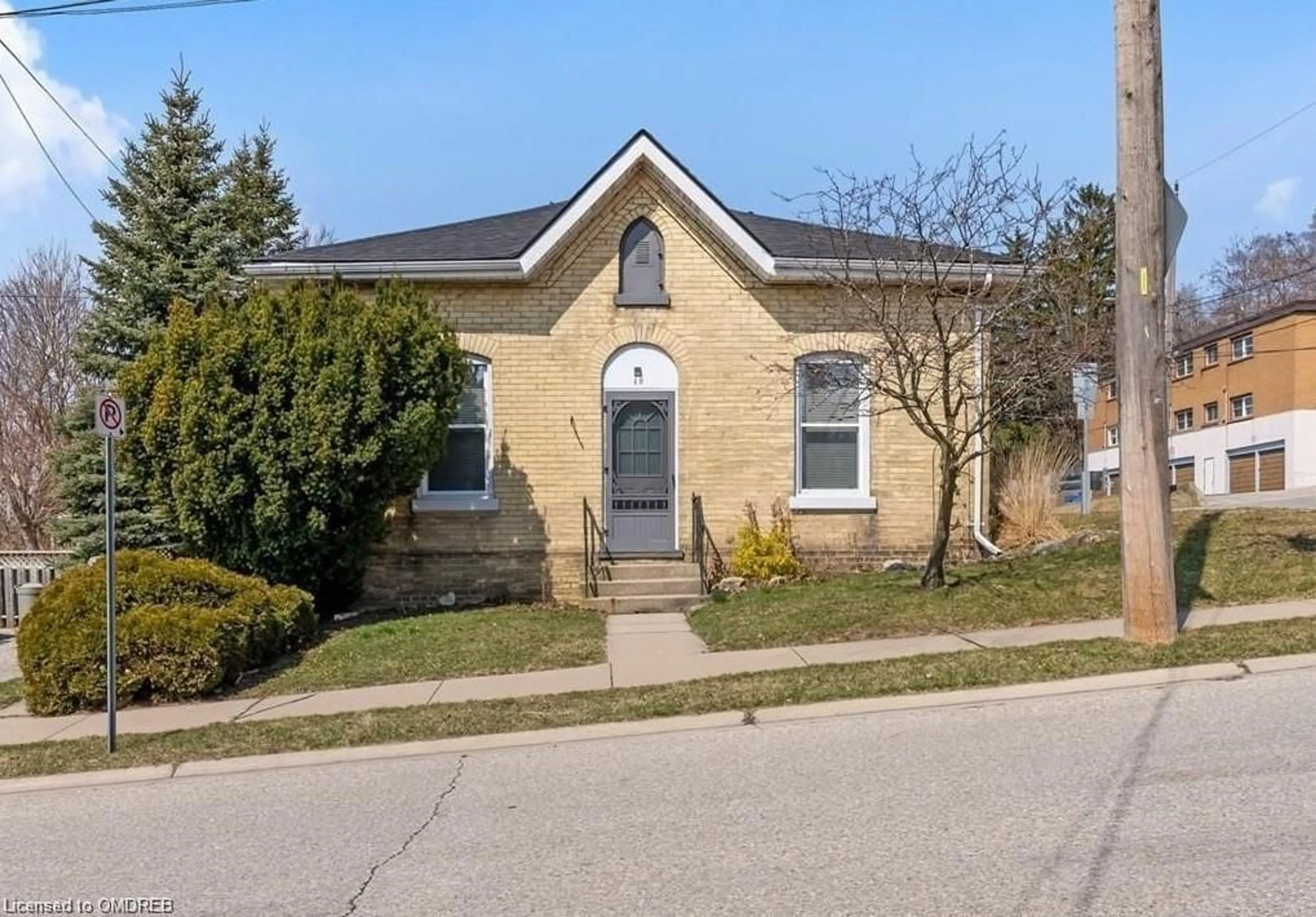Frontside or backside of a home for 40 Niagara St, Brantford Ontario N3R 4E2