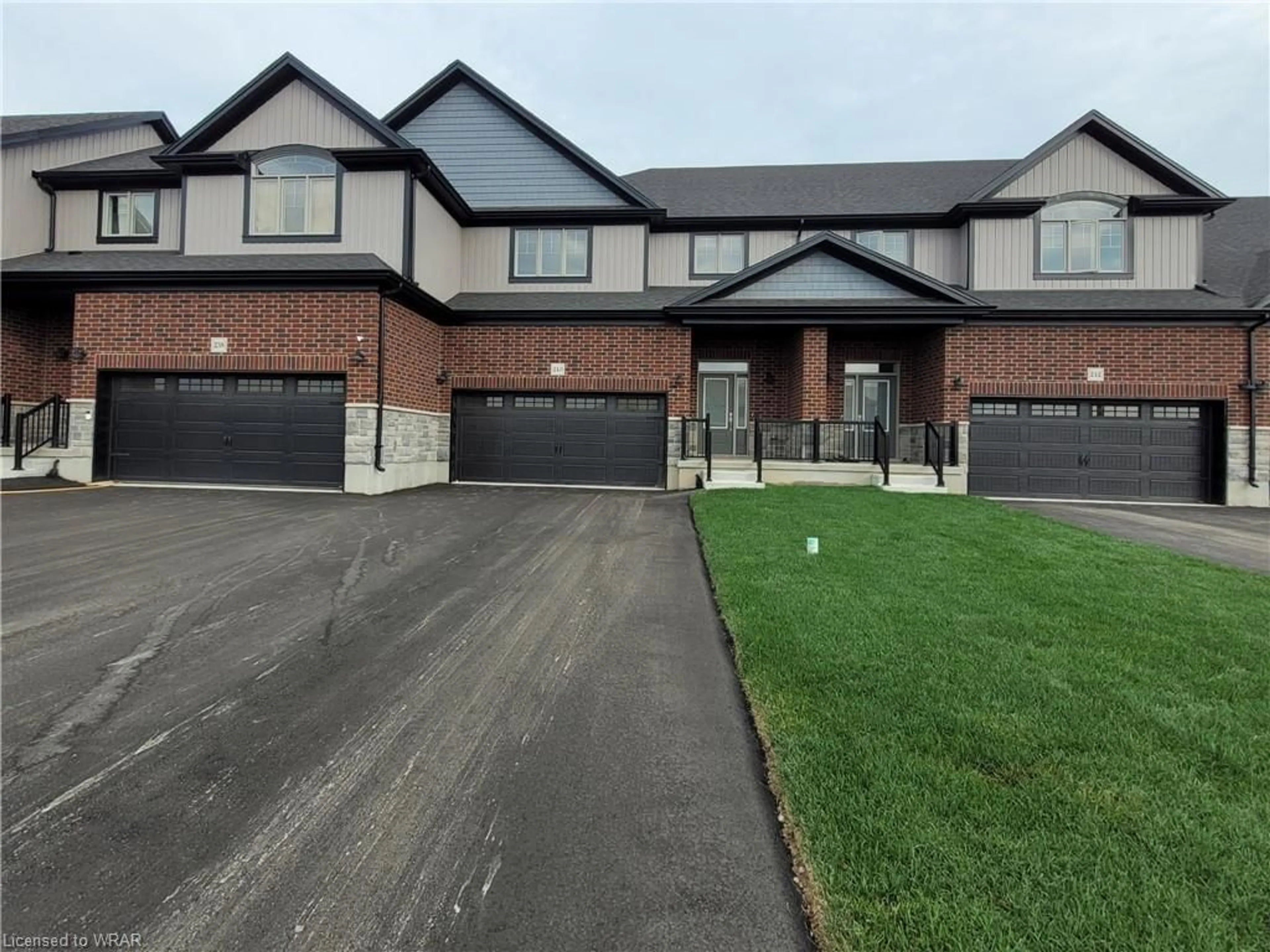Frontside or backside of a home for 240 Applewood St, Plattsville Ontario N0J 1S0
