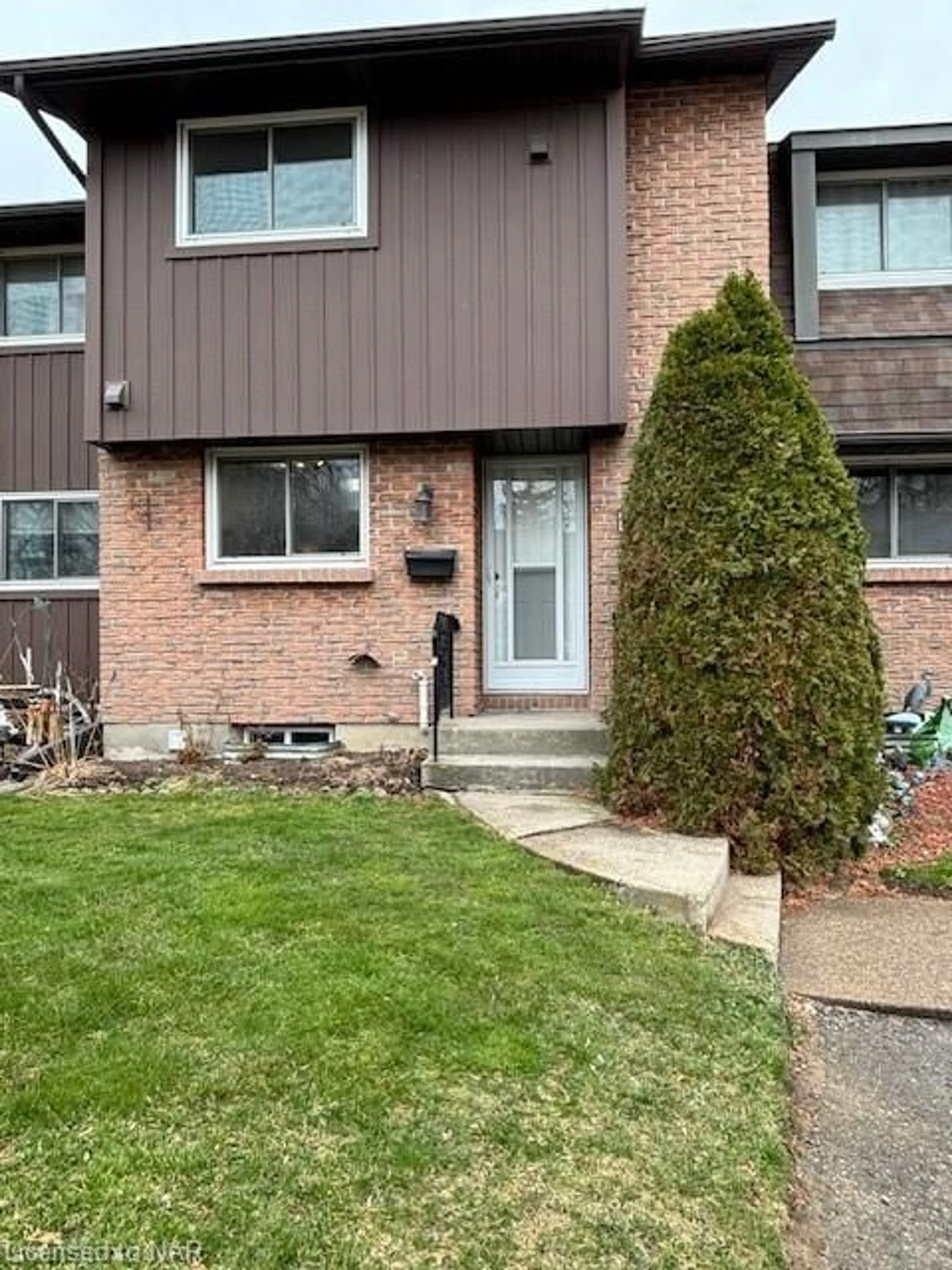 A pic from exterior of the house or condo for 151 Linwell Rd #54, St. Catharines Ontario L2N 6P3