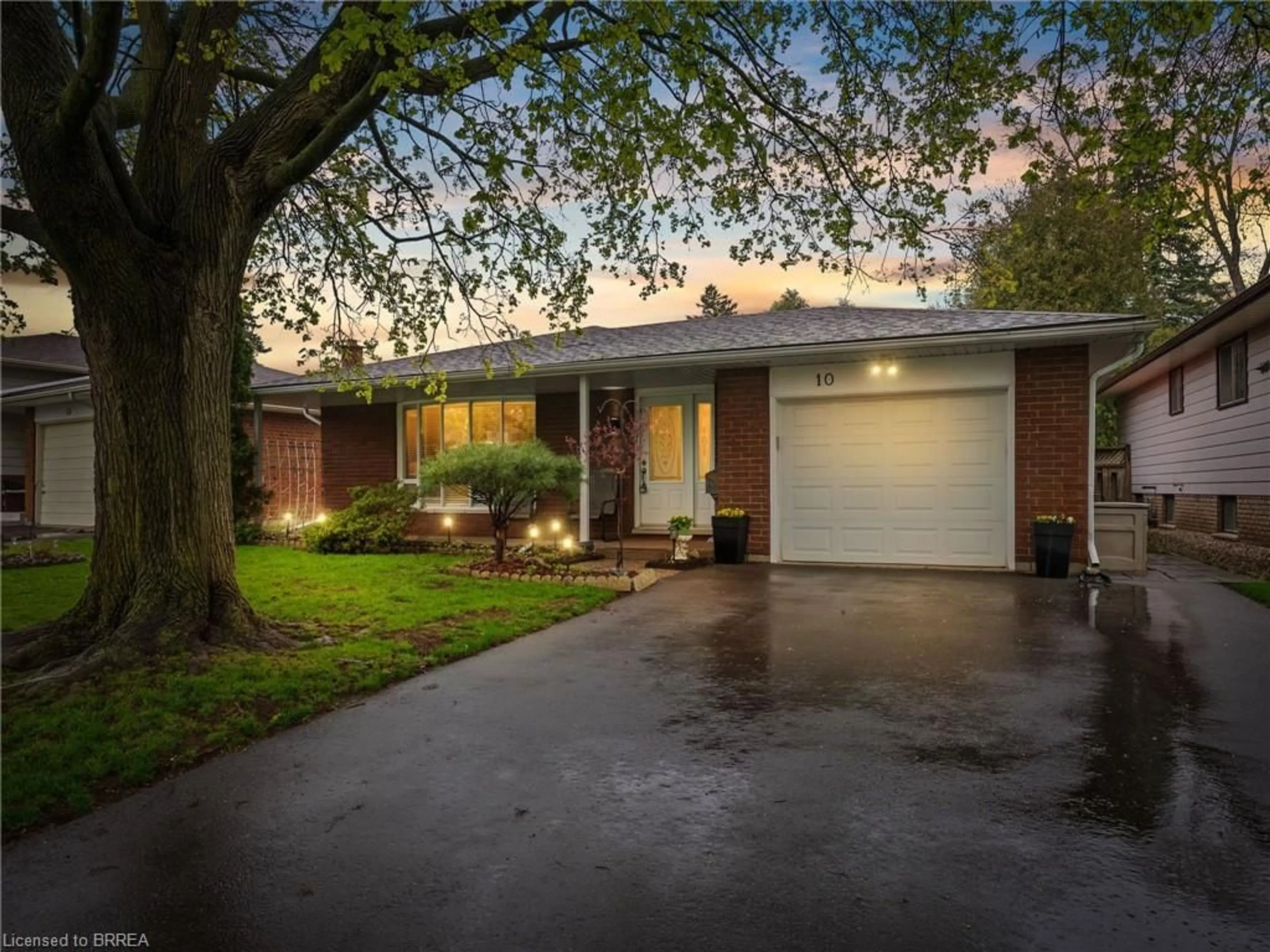 Home with brick exterior material for 10 Wedgewood Dr, Brantford Ontario N3R 6J3