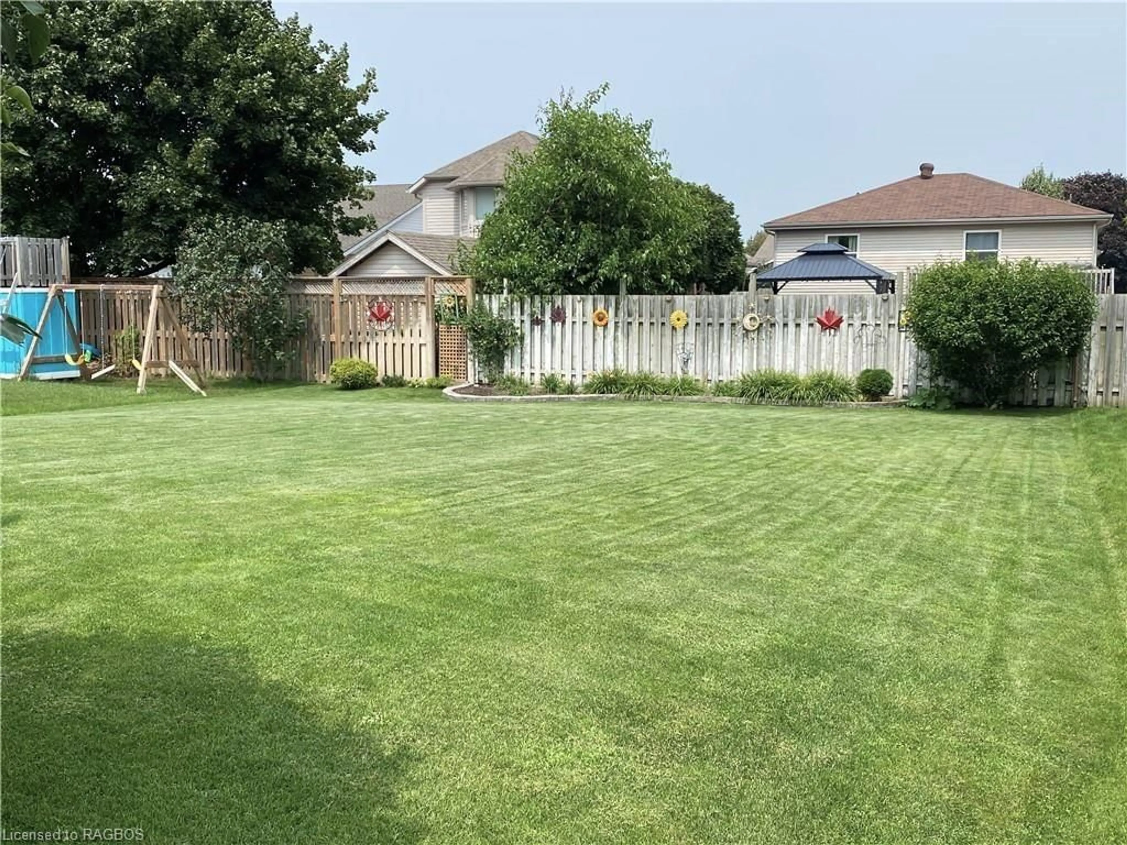 Fenced yard for 873 Sumpton St, Port Elgin Ontario N0H 2C2