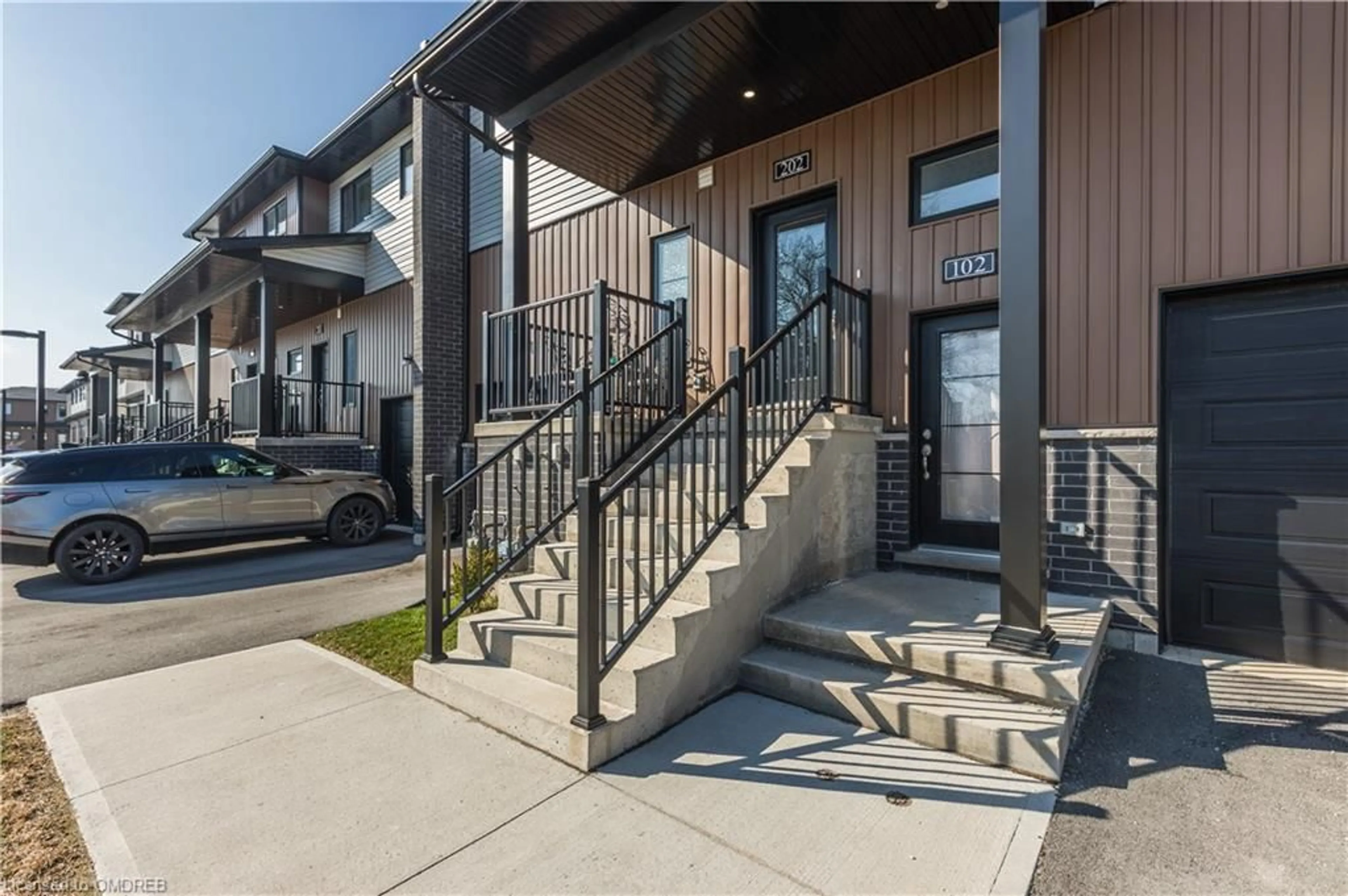 A pic from exterior of the house or condo for 6591 Montrose Rd #202, Niagara Falls Ontario L2H 1M3