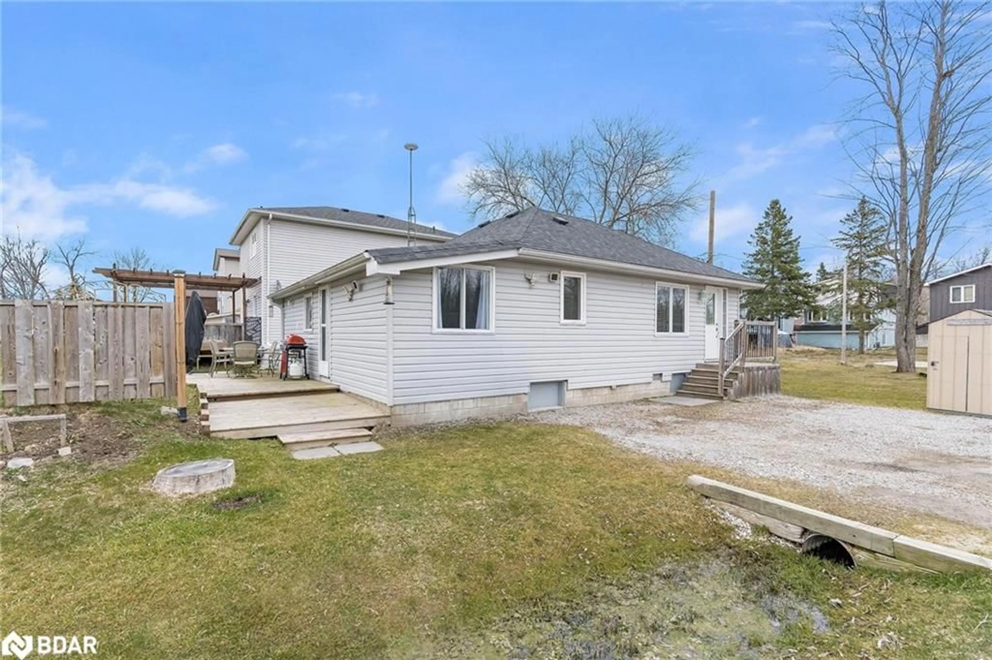 Frontside or backside of a home for 1070 Wood St, Innisfil Ontario L0L 1K0