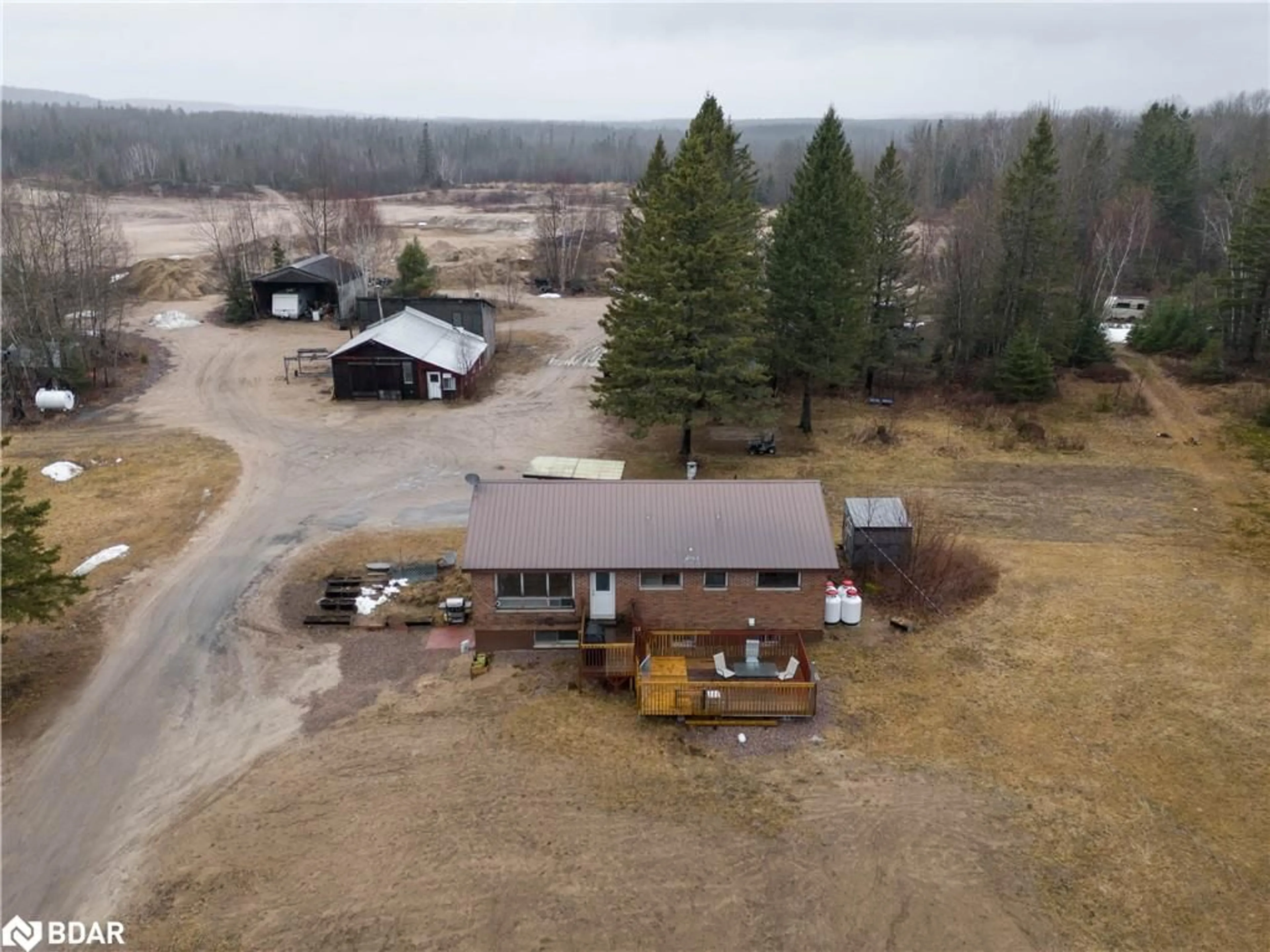 Outside view for 692 Forest Lake Rd, Sundridge Ontario P0A 1Z0