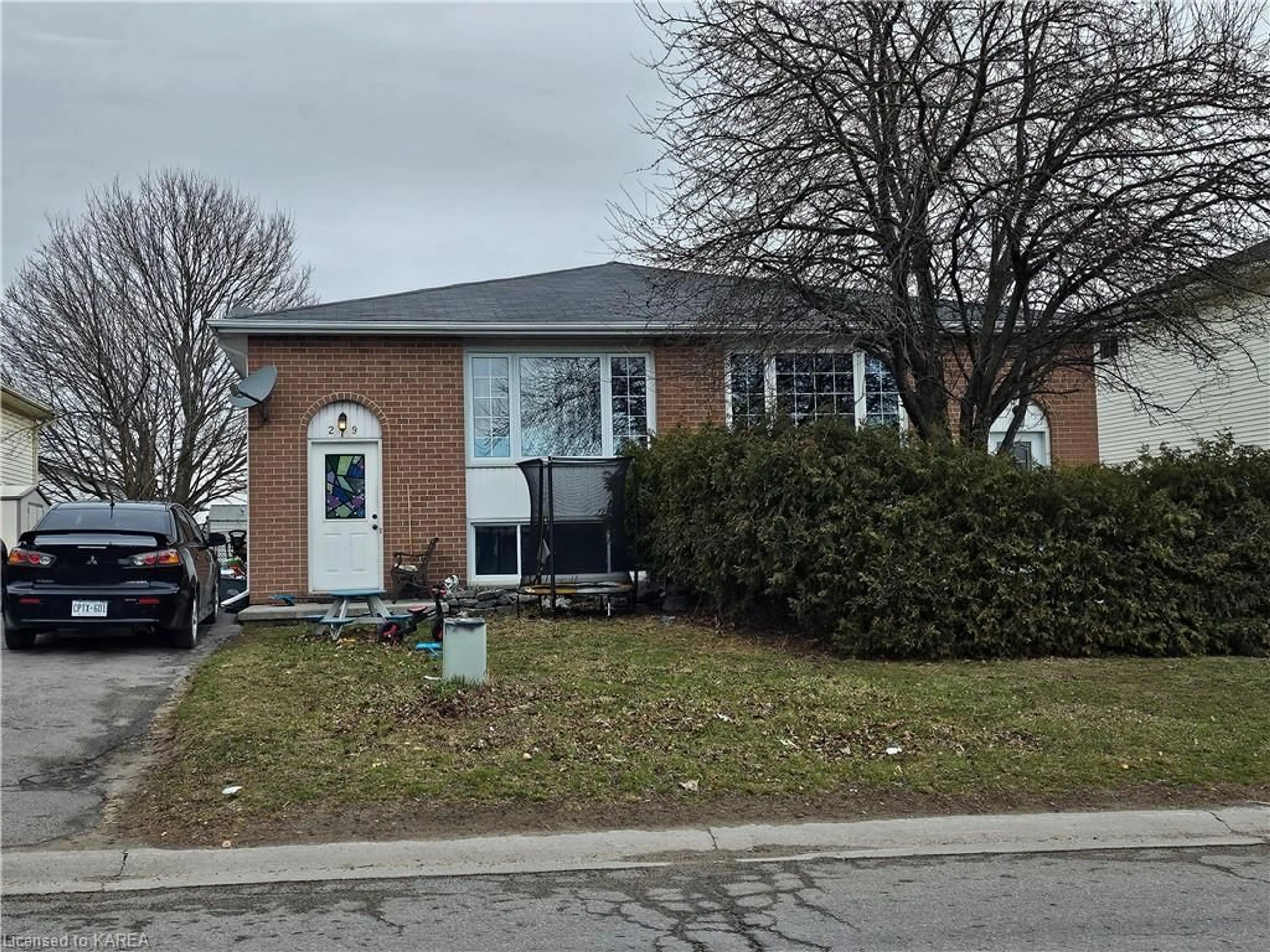 A pic from exterior of the house or condo for 279 Kingsdale Ave, Kingston Ontario K7M 8H8