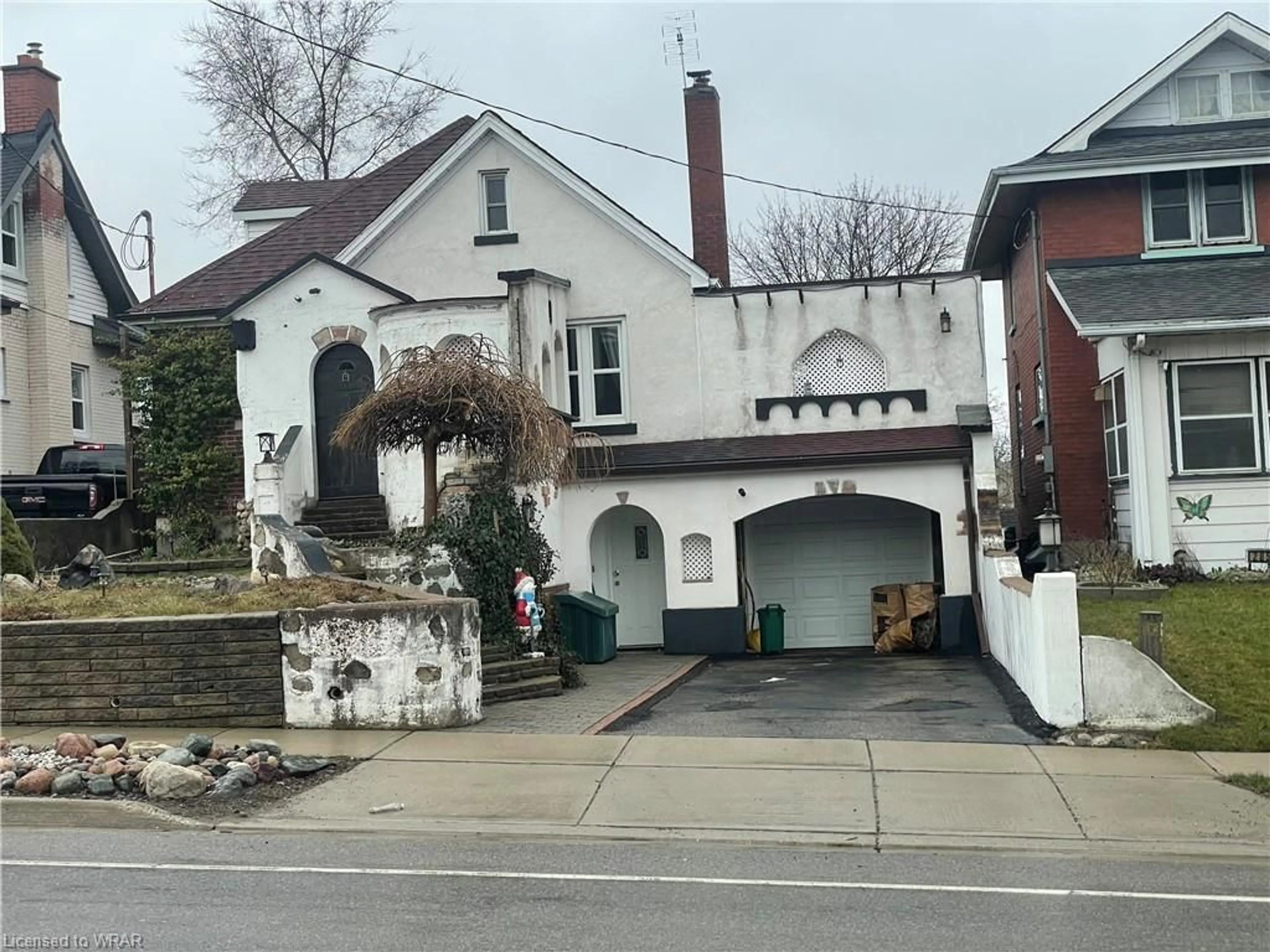 Frontside or backside of a home for 287 Courtland Ave, Kitchener Ontario N2G 2V8