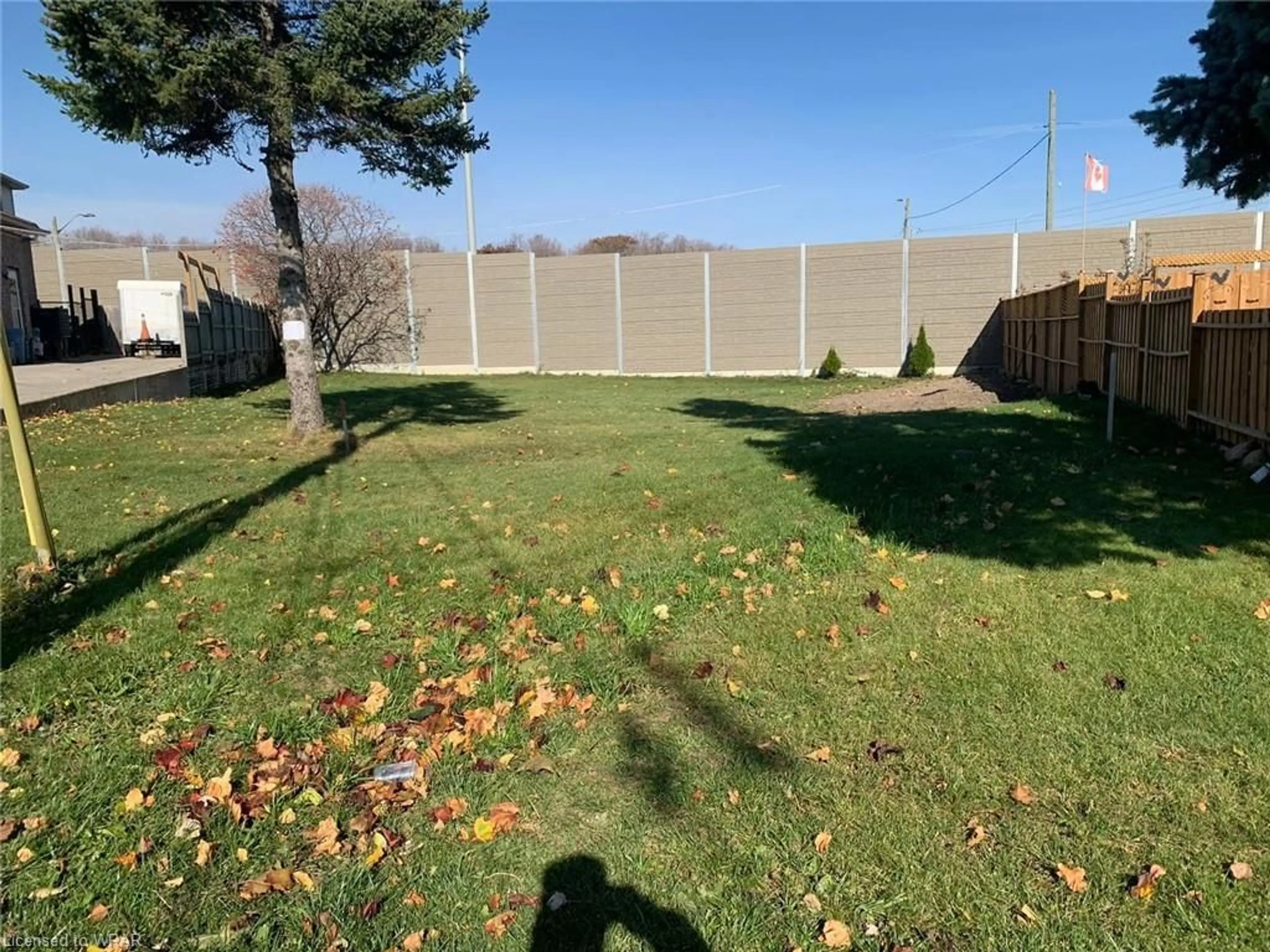 Fenced yard for 45 Wayne Ave, Cambridge Ontario N1R 0B8