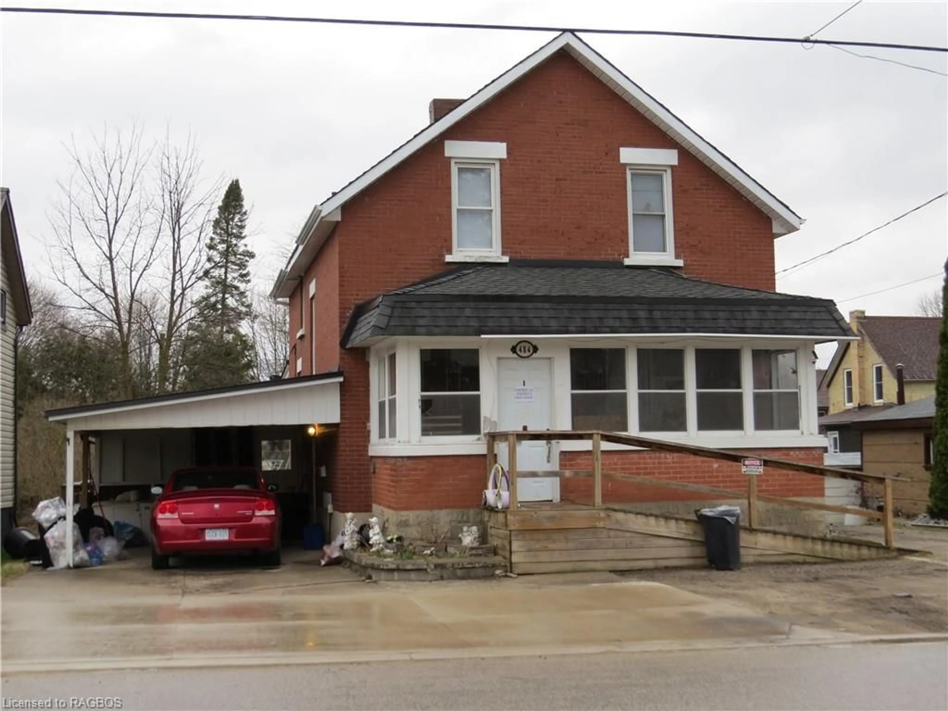 Outside view for 484 13th Ave, Hanover Ontario N4N 2W5