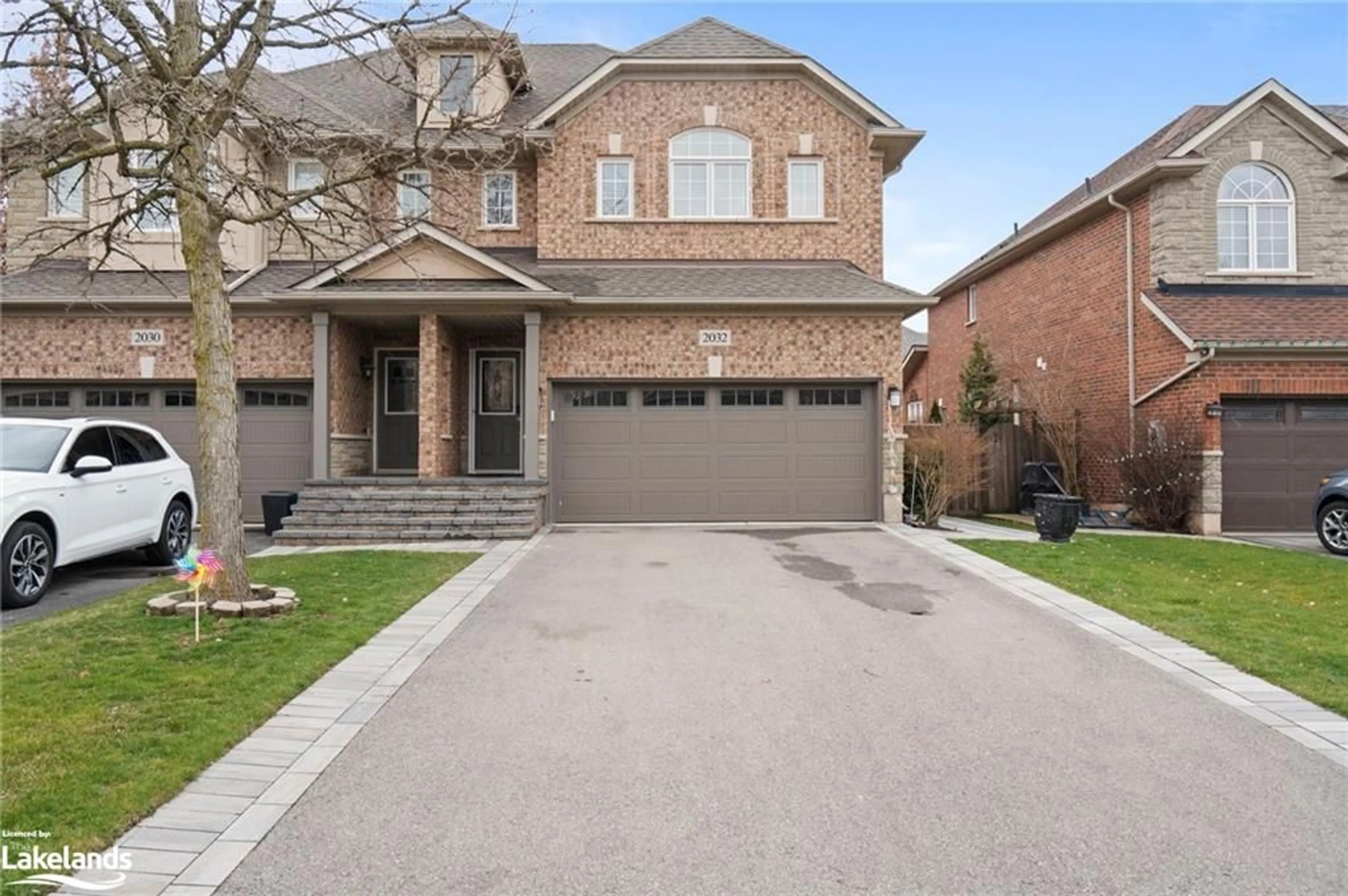 Home with brick exterior material for 2032 Erika Crt, Oakville Ontario L6M 4R4