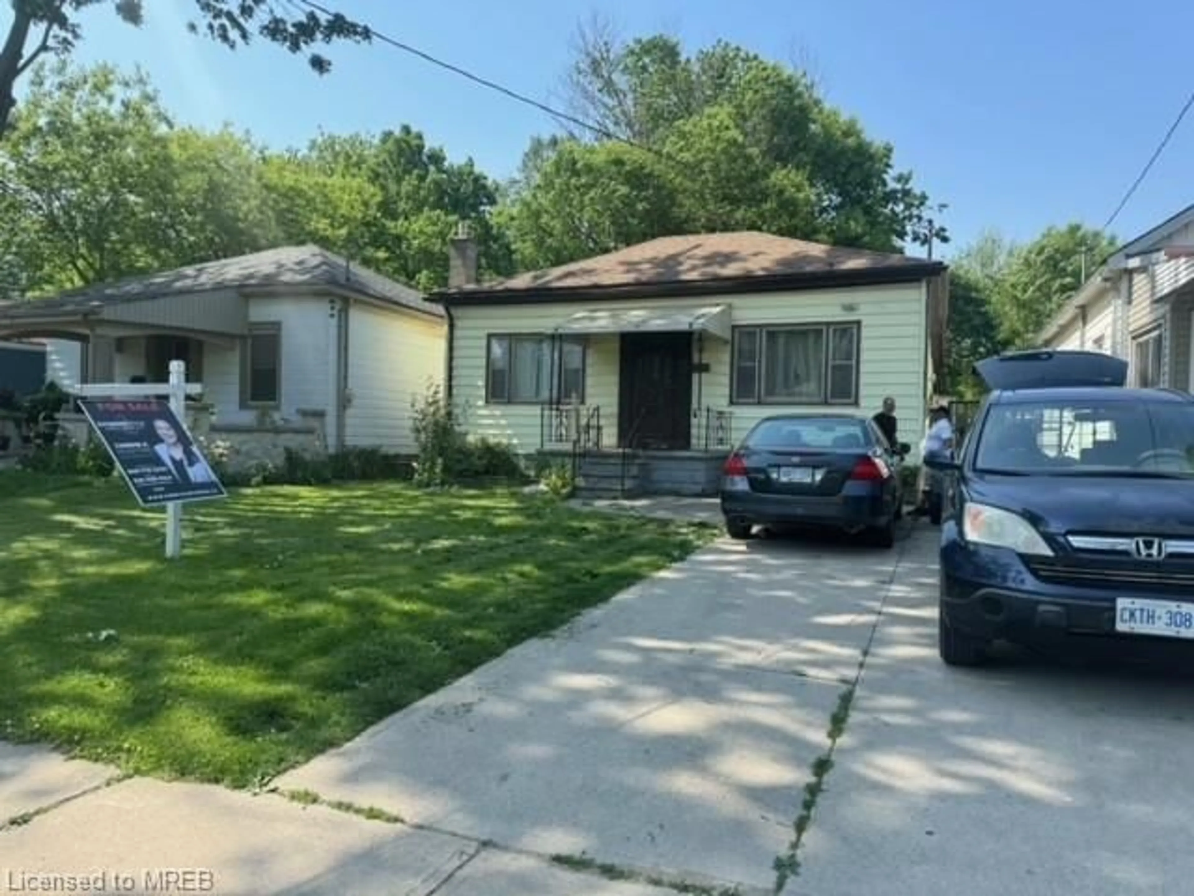 Frontside or backside of a home for 310 Grey St, London Ontario N6B 1G6