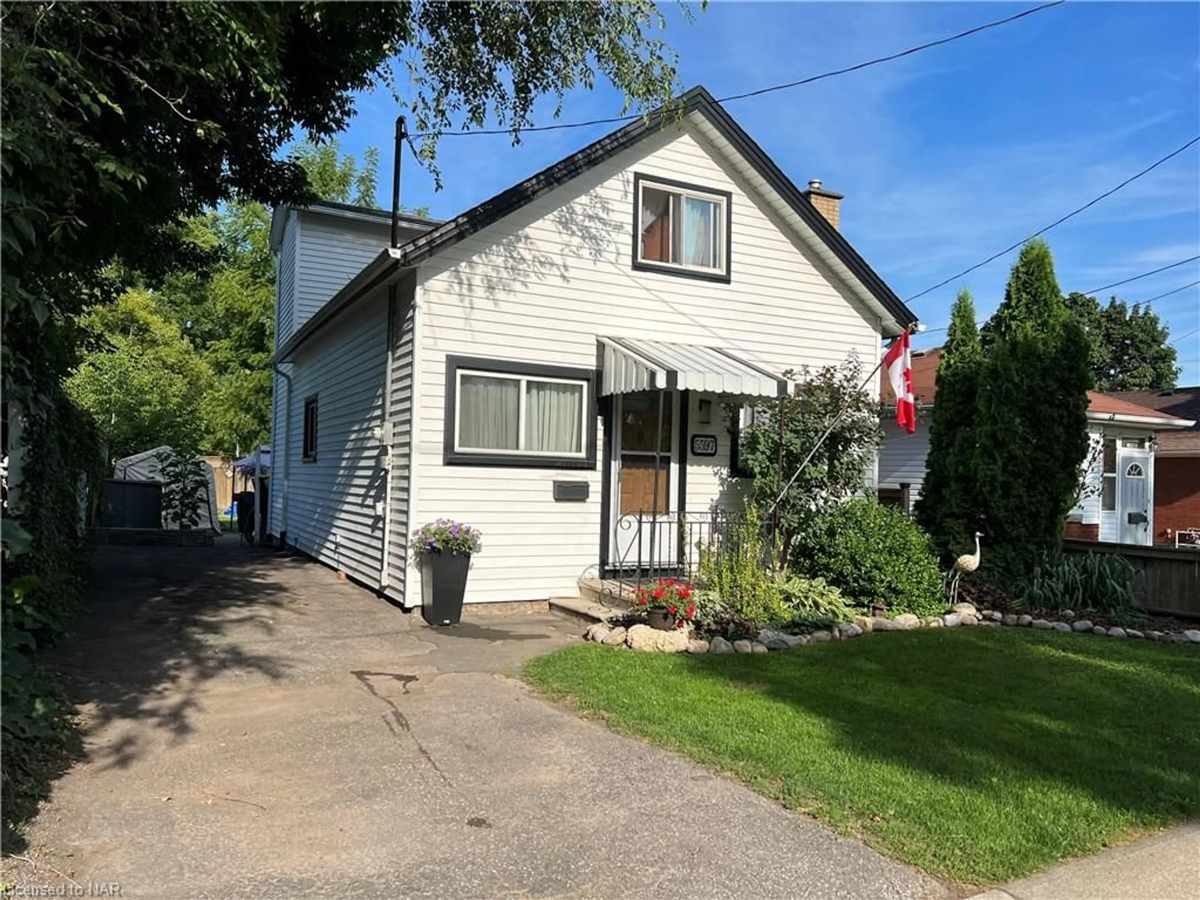 Frontside or backside of a home for 5597 Dorchester Rd, Niagara Falls Ontario L2G 5S3